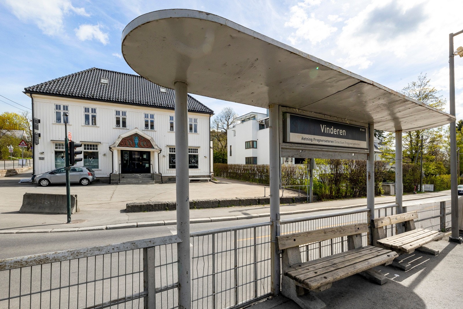 Kollektivtilbudet i nærområdet er upåklagelig. Her er det både buss og T-bane i kort gangavstand. Galleribilde