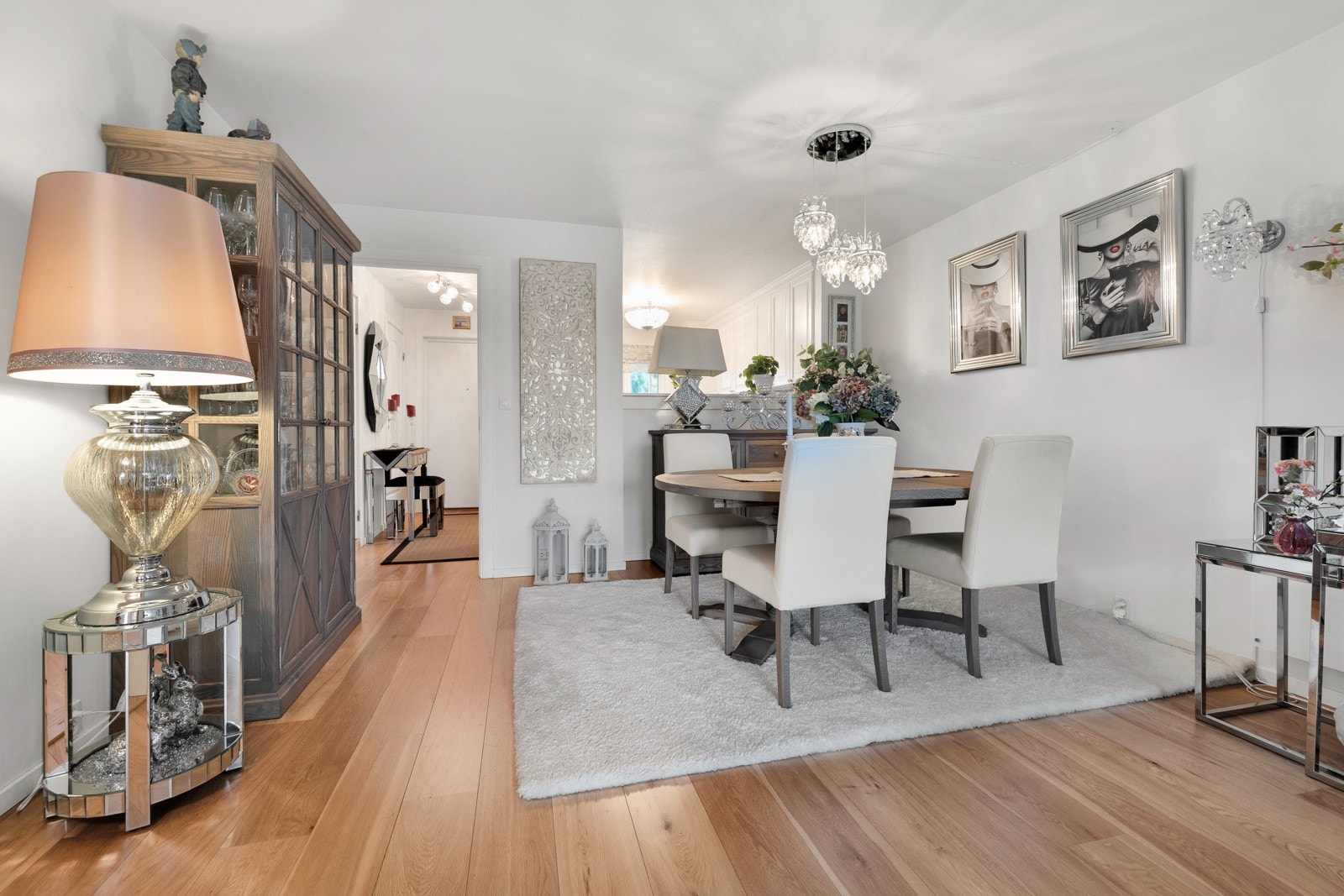 Veggene i leiligheten ble malt opp i hvitt i 2017. Galleribilde