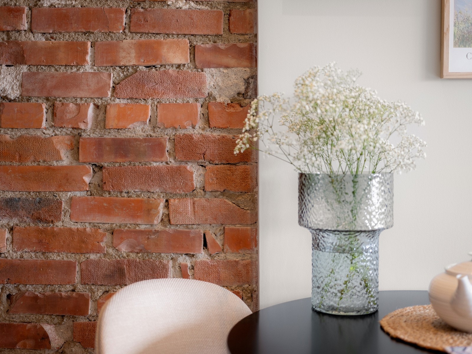 Original teglsteinsvegg er pusset ned og bevart. Galleribilde