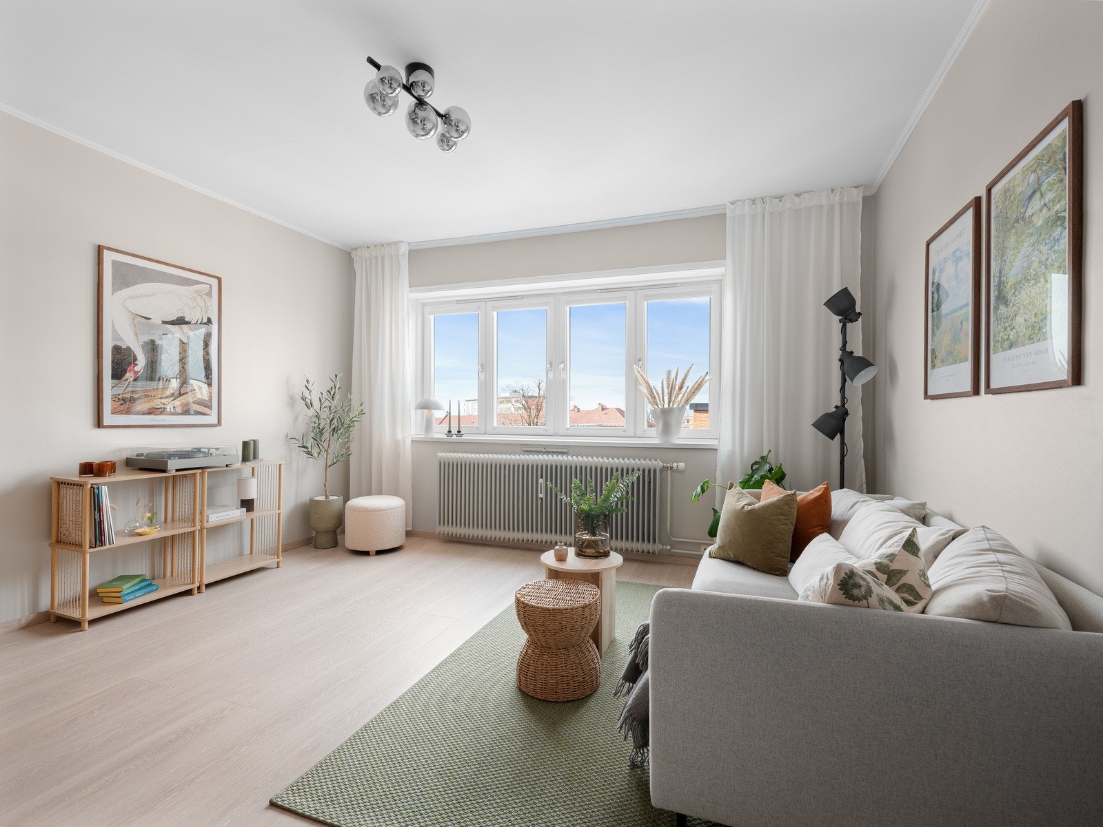 Velkommen til Båhusveien 14 - En lys og innbydende 2-roms selveierleilighet sentralt beliggende på Rosenhoff/Sinsen! Galleribilde