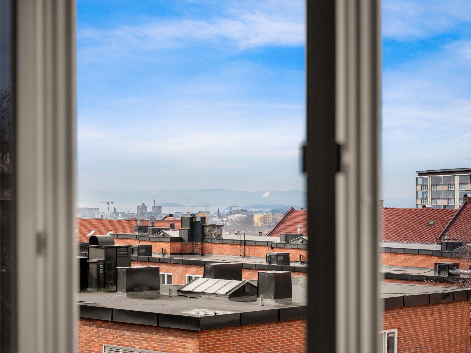 Boligen vender vestvendt med utsikt mot Oslofjorden. Galleribilde