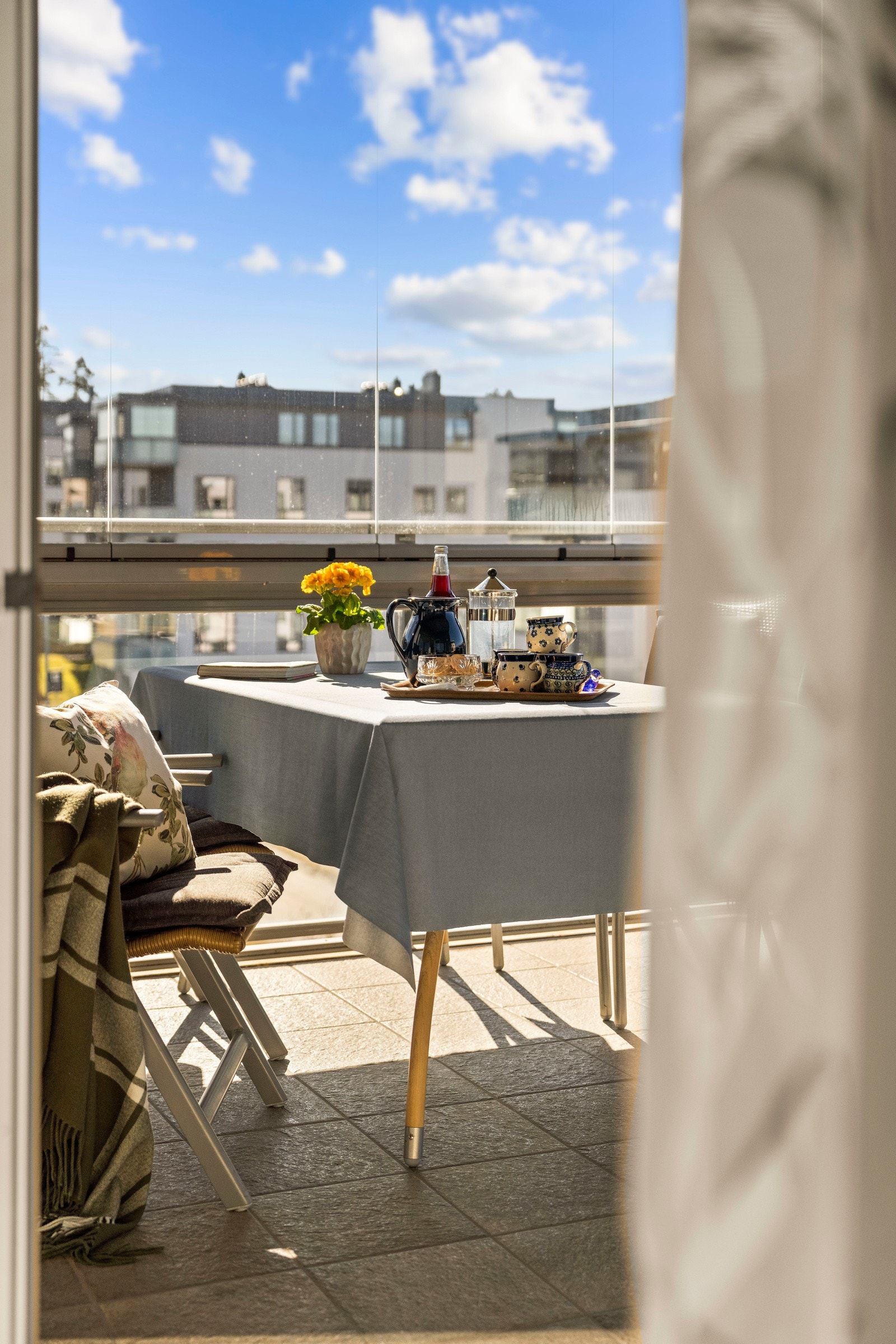 Innglassing på balkongen gjør at den kan brukes store deler av året. Galleribilde