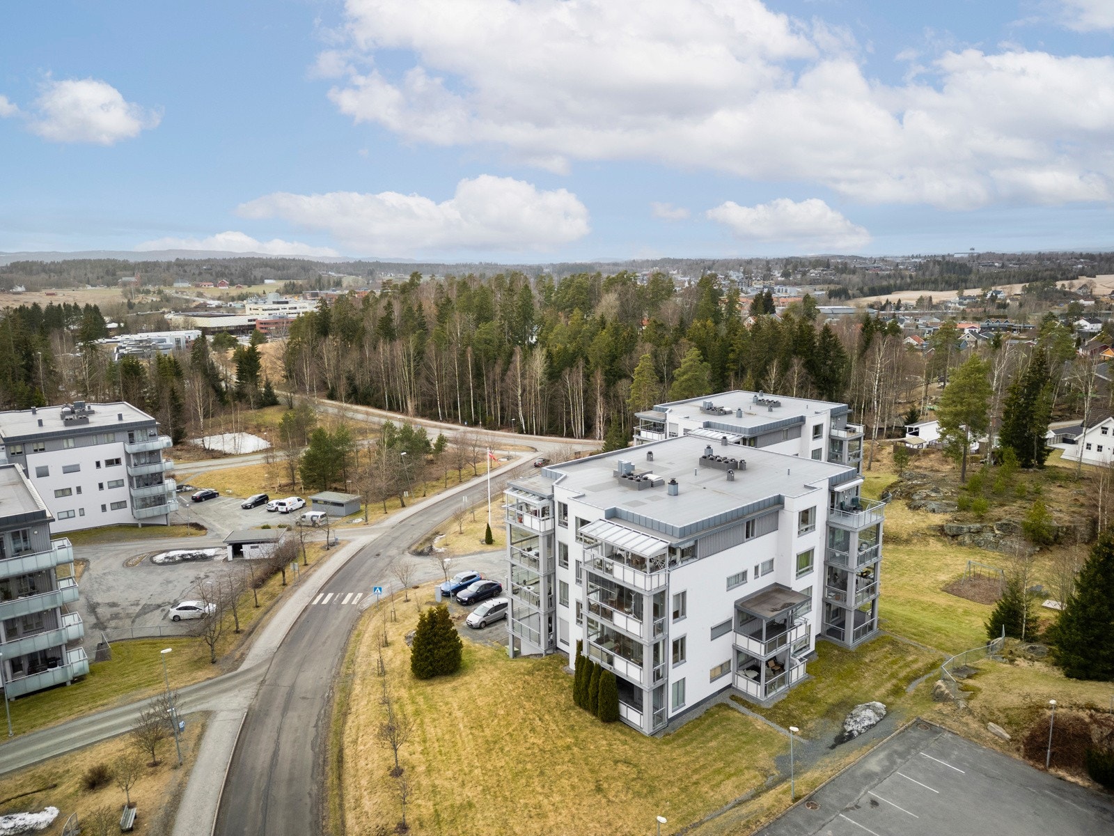 Fra leiligheten er det flott utsikt, og lite innsyn. Galleribilde