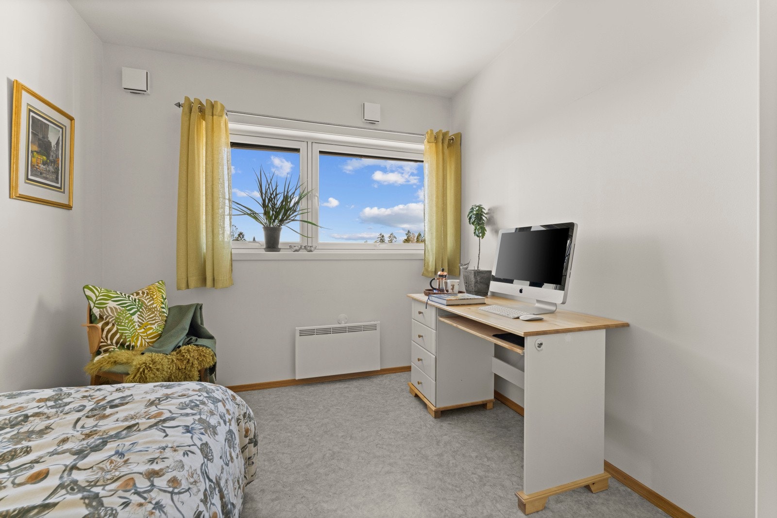 Begge soverommene ligger usjenert plassert og har fint utsyn til naturen. Galleribilde