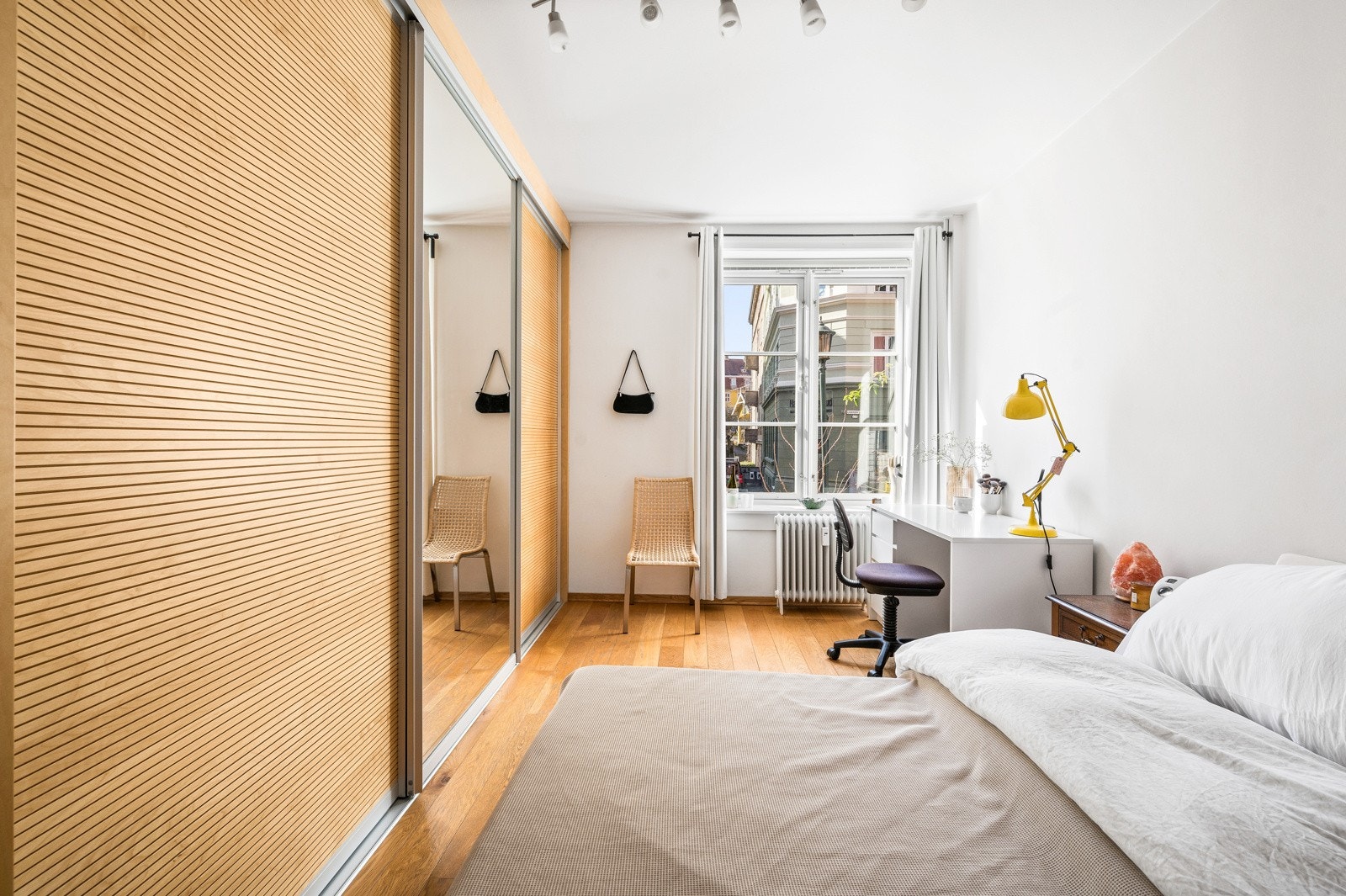 Soverom l: Vender ut mot Lindemans gate. Galleribilde