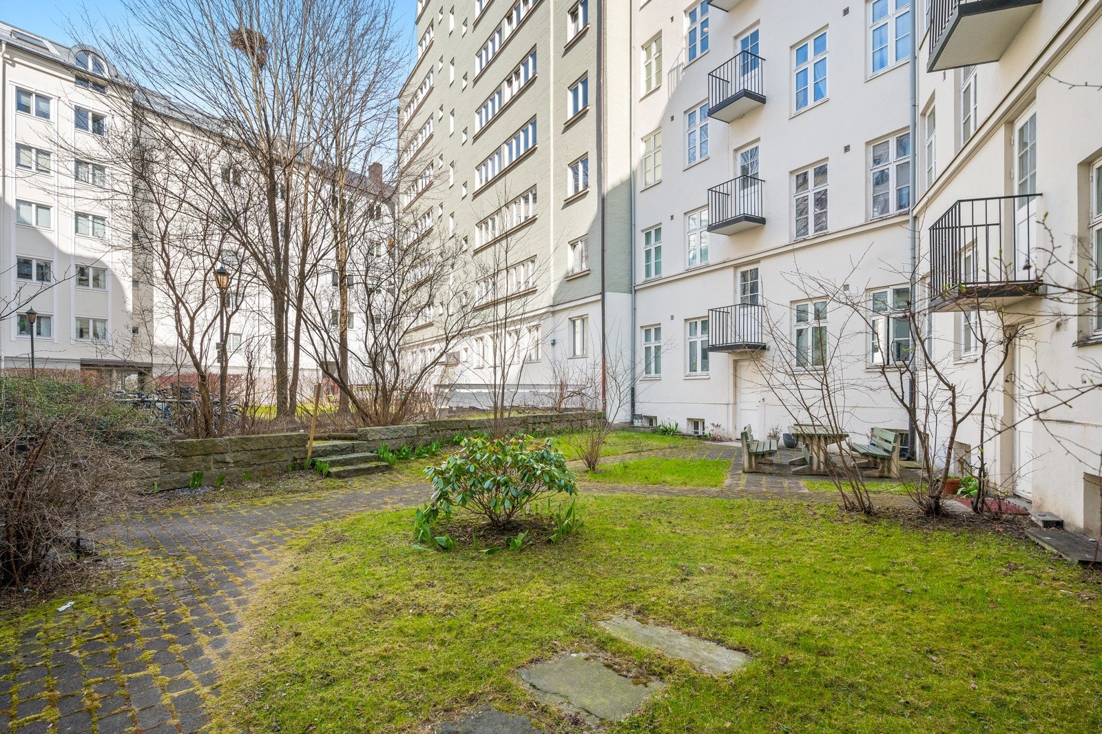 Skjermet og hyggelig bakgård til felles bruk for beboere. Galleribilde