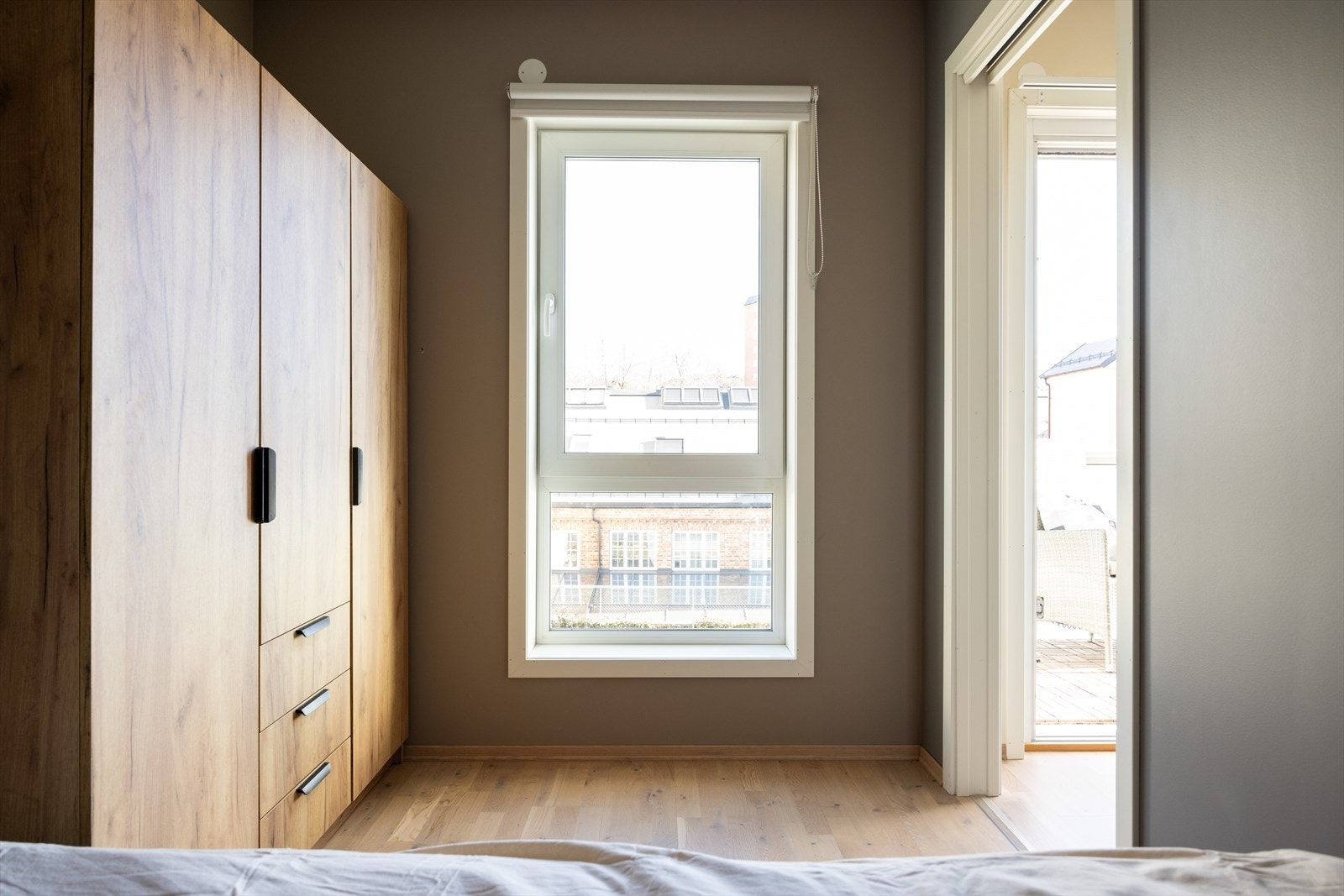 - Begge soverommene har også god plass til garderobeløsning - Galleribilde