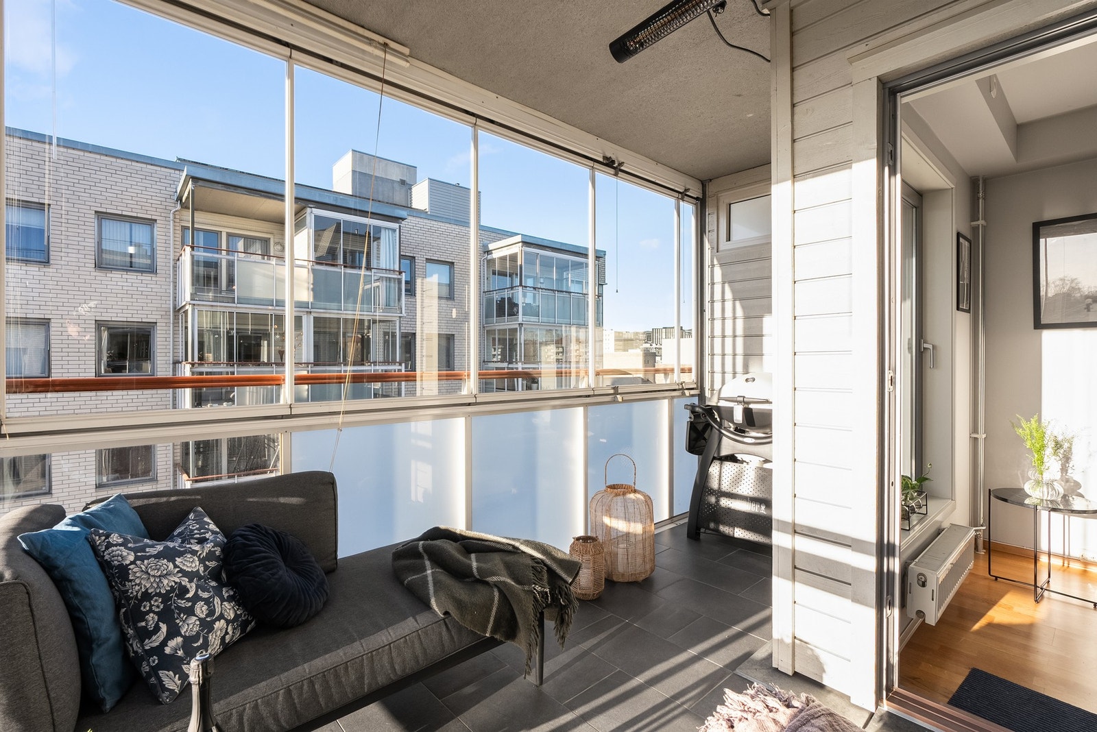 Ut til et nytt høydepunkt! Innglasset balkong / vinterhage på Galleribilde