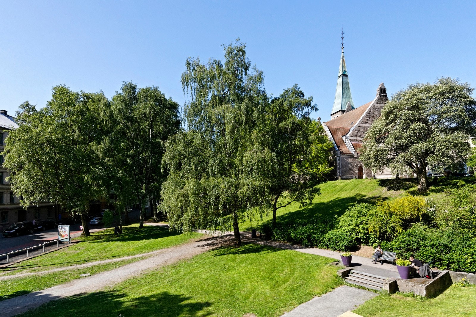 Idylliske Stensparken ligger i enden av gaten Galleribilde