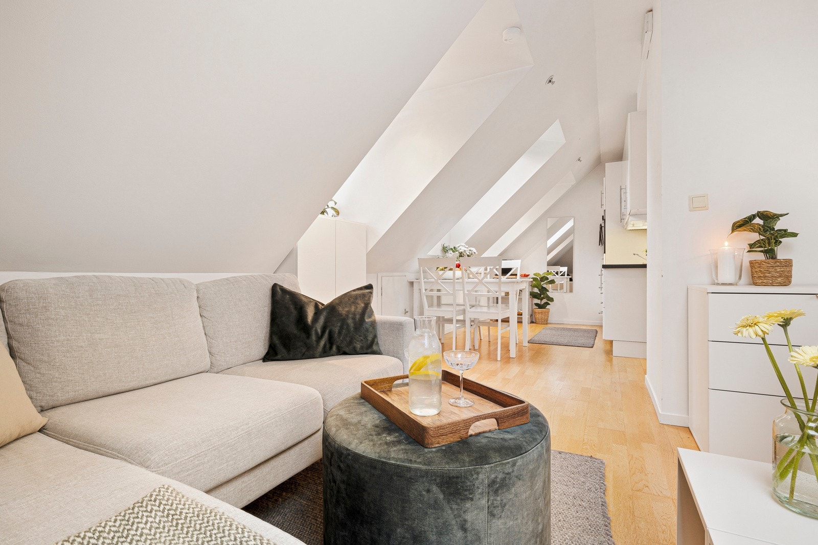 Denne delen av bygningen ble bygget på i 2006, derfor har delen som denne leiligheten befinner seg i nybygg-standard fra 2006 Galleribilde