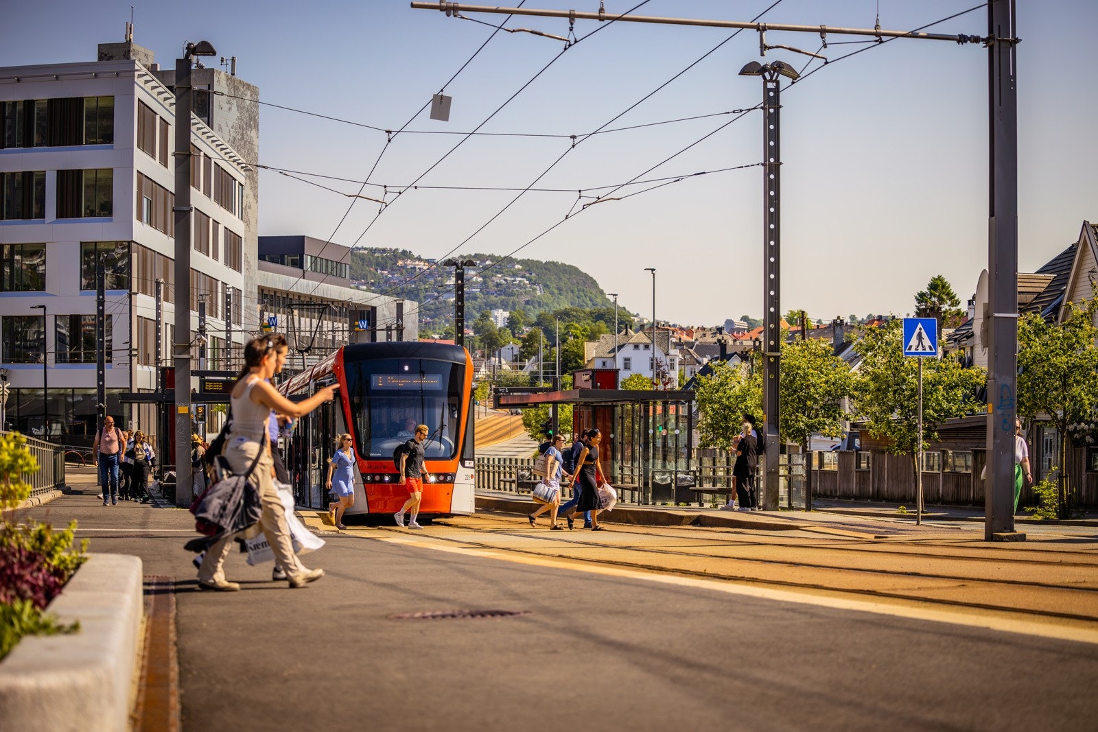 Det er kun et par minutter å gå til bybanestopp og HVL Galleribilde