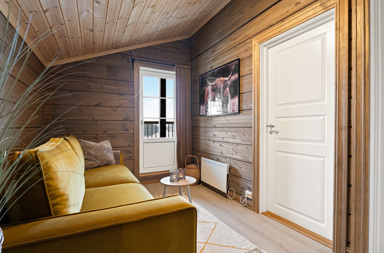 Loftstue med utgang til balkong Galleribilde