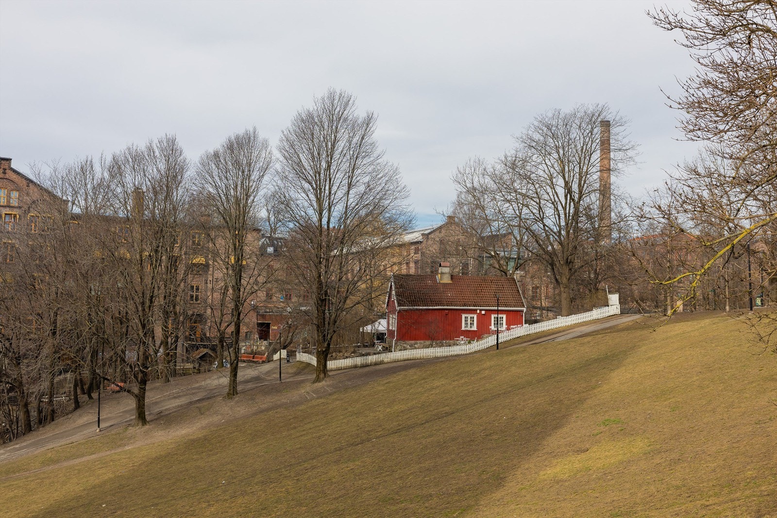 Det er kort vei til Akerselva med fine tur- og rekreasjonsområder. Galleribilde