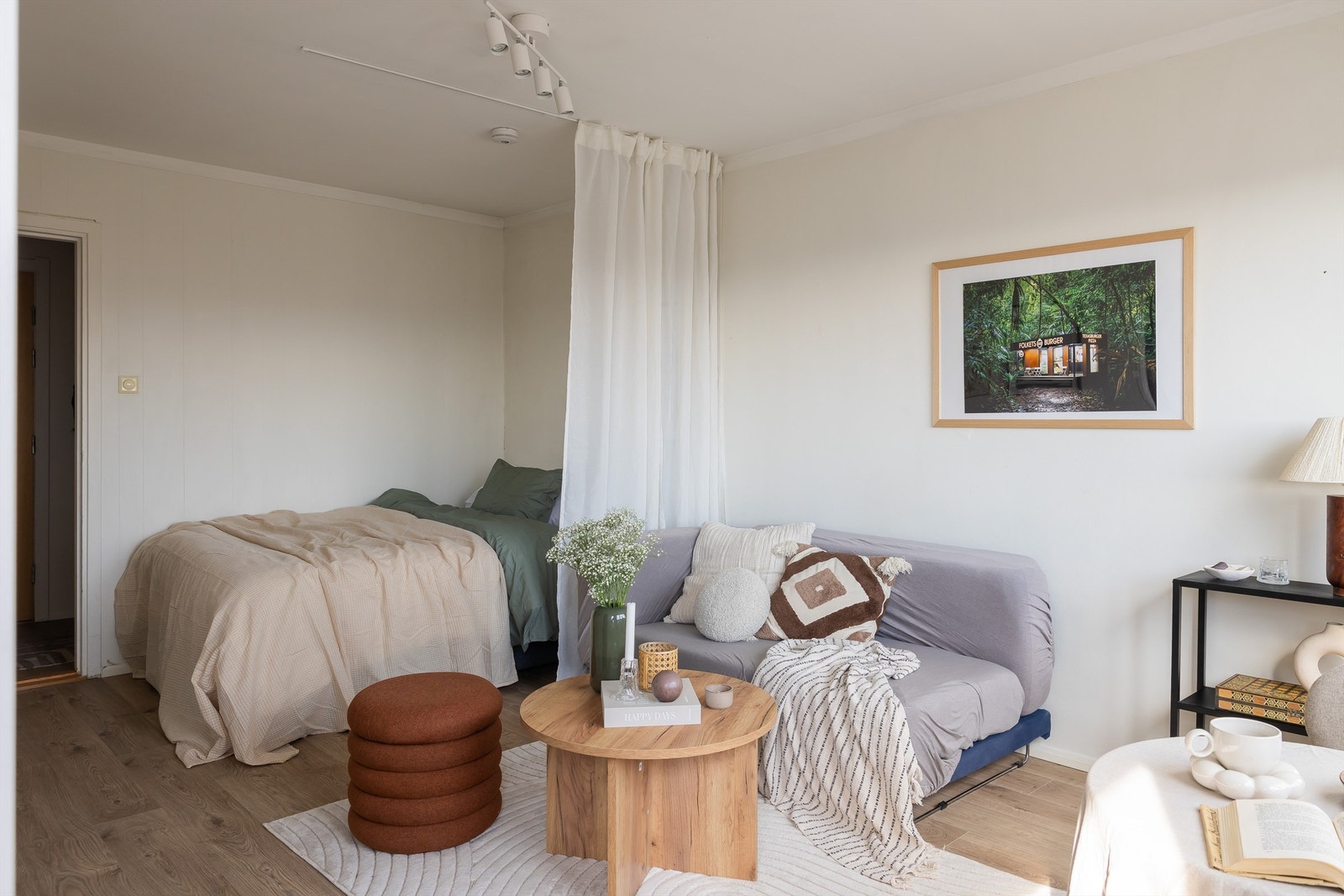 I stuen er det også gode muligheter for å lage smarte løsninger for å innrede med seng. Galleribilde