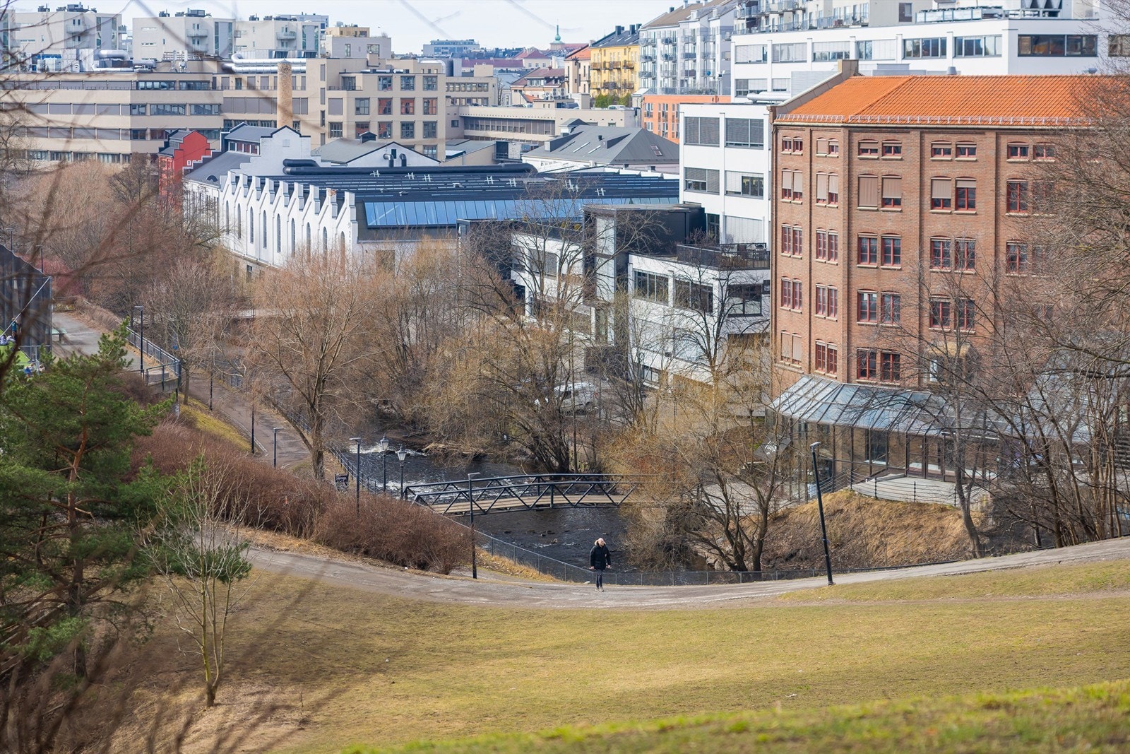 På sommeren blomstrer områdene til frodige og idylliske grøntområder. Galleribilde