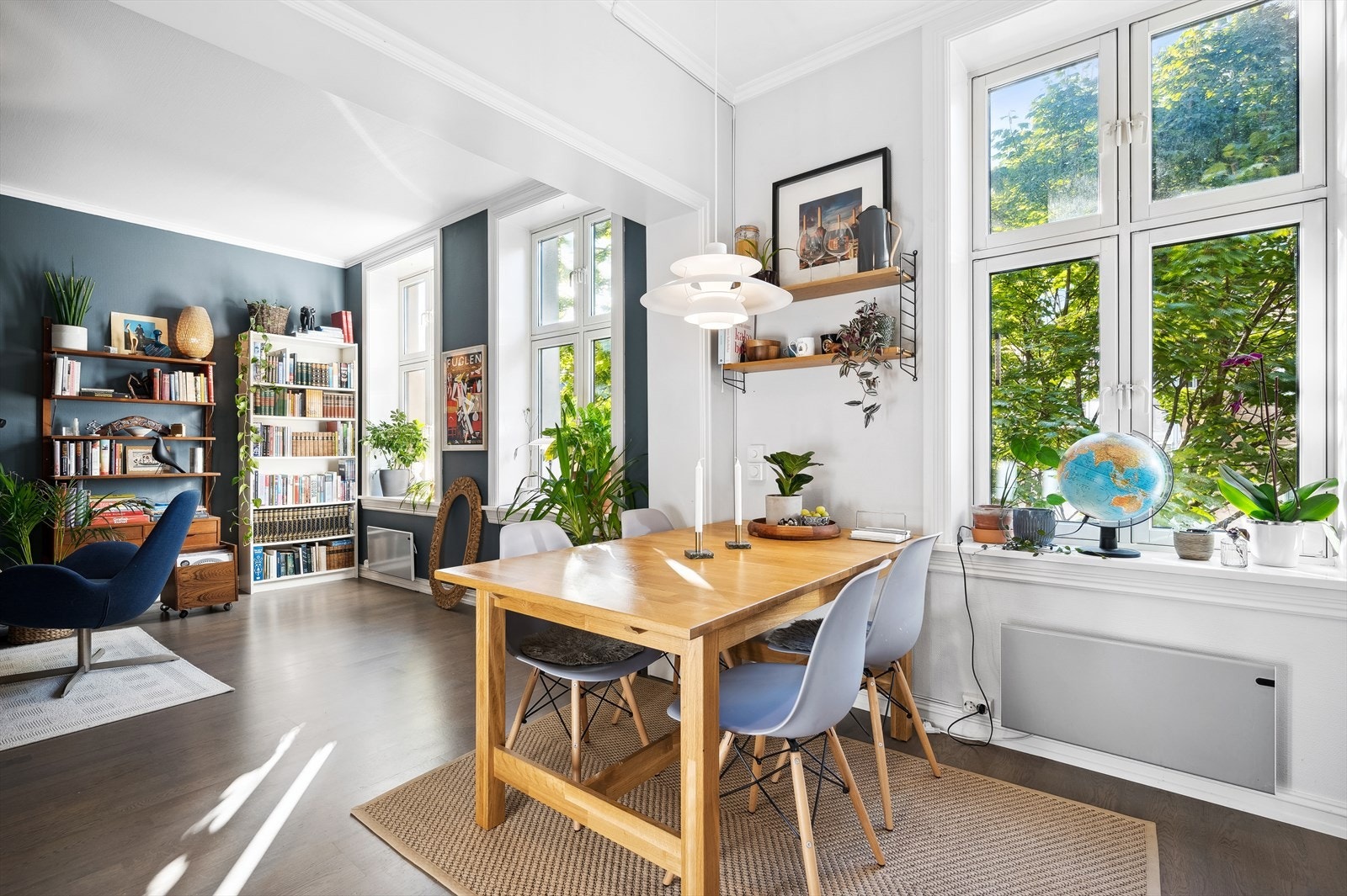 Frodig vegetasjon på utsiden forhindrer innsyn Galleribilde