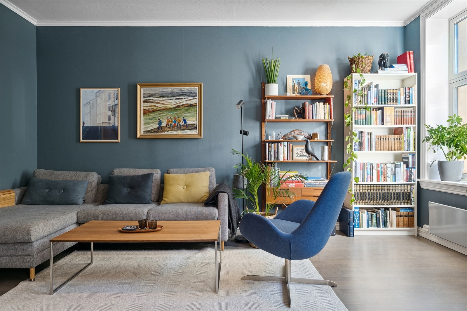 Her får du god plass til sofagruppe og lesekrok Galleribilde