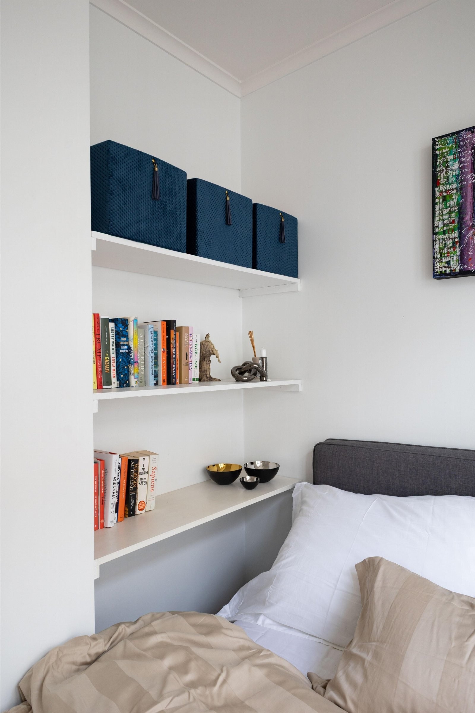 Smart hylleløsning på vegg. Galleribilde