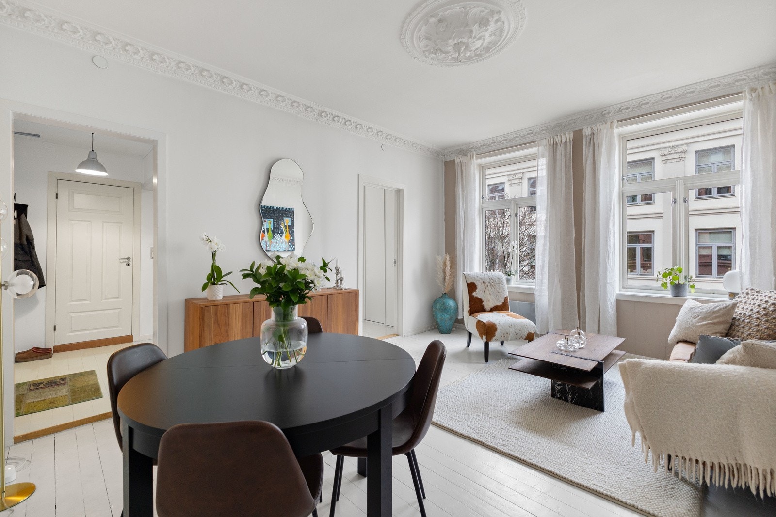 PrivatMegleren har gleden av å presentere Conradis gate 1B - Lys og klassisk 2-roms selveier i en rolig sidegate midt på pulserende Grünerløkka! Galleribilde