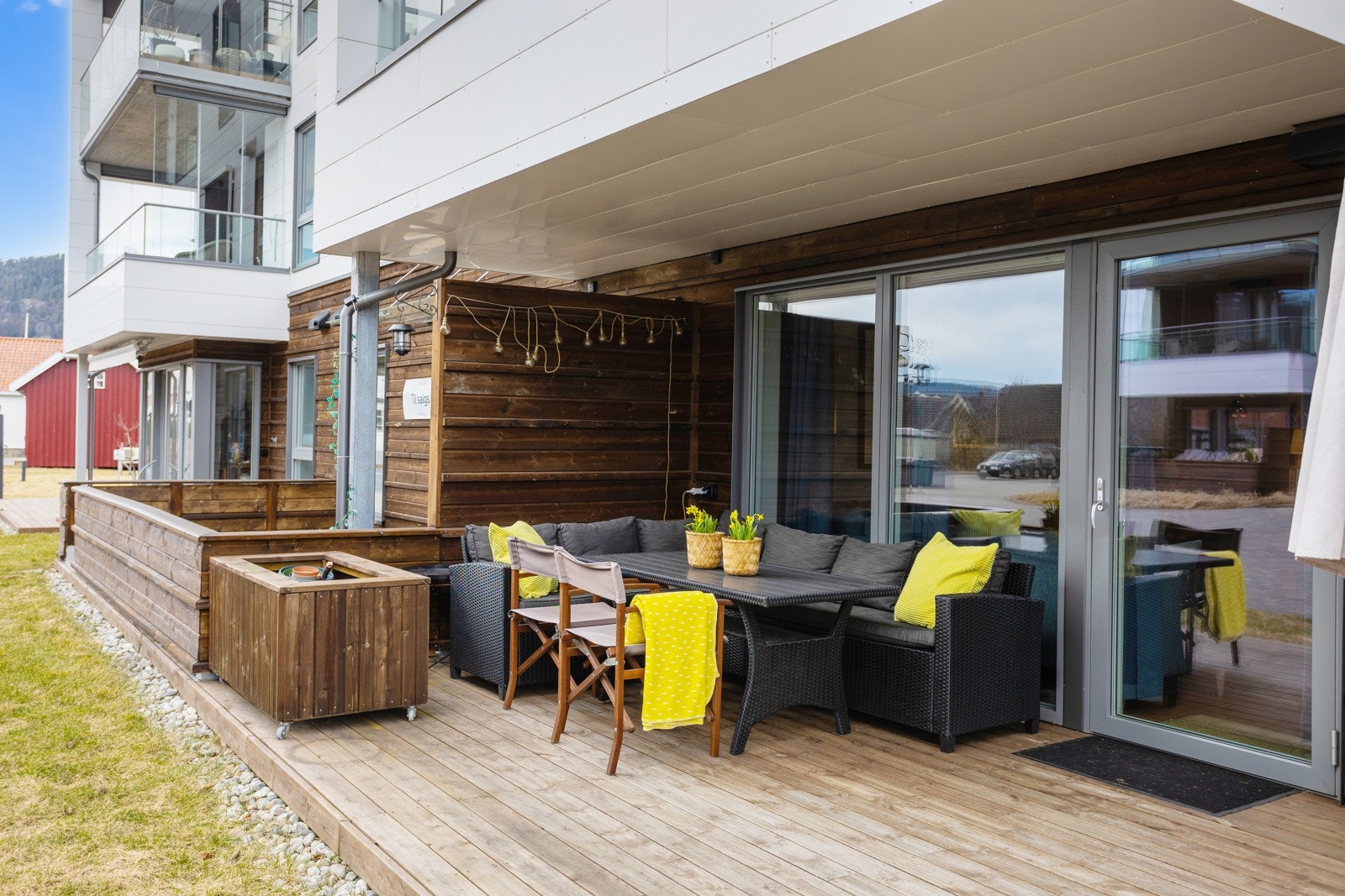 Det er montert utvendig stikkontakt og utebelysning Galleribilde