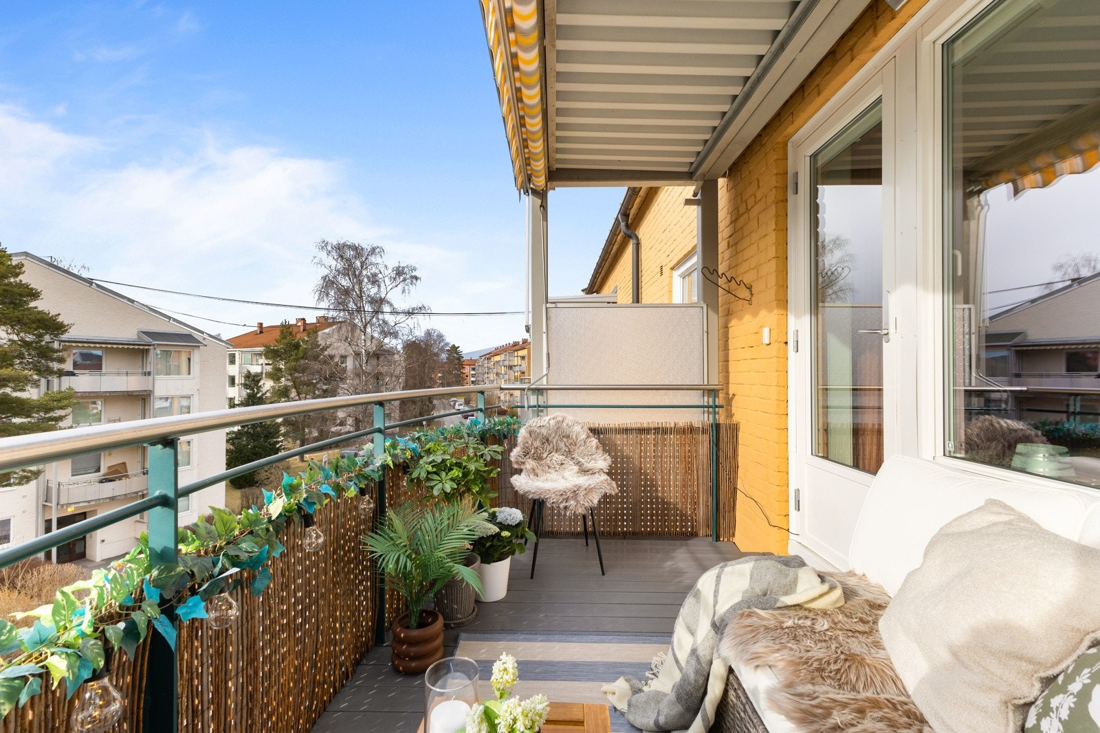 Flott, solrik vestvendt balkong Galleribilde