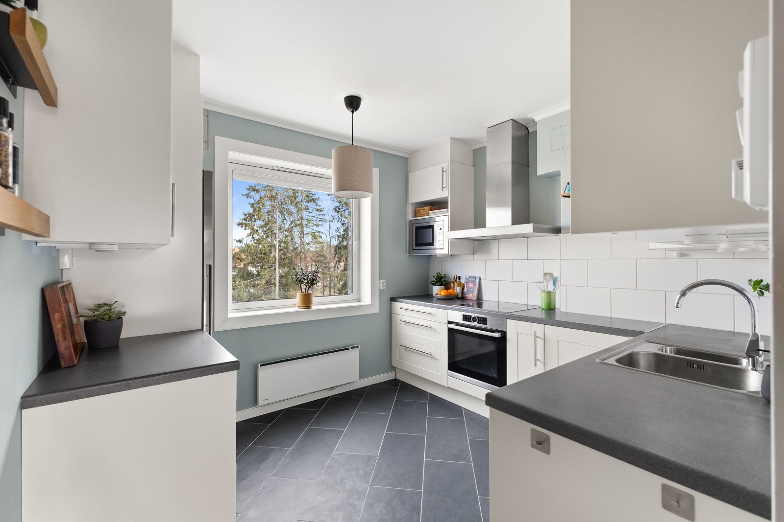 Pent kjøkken med god løsning Galleribilde