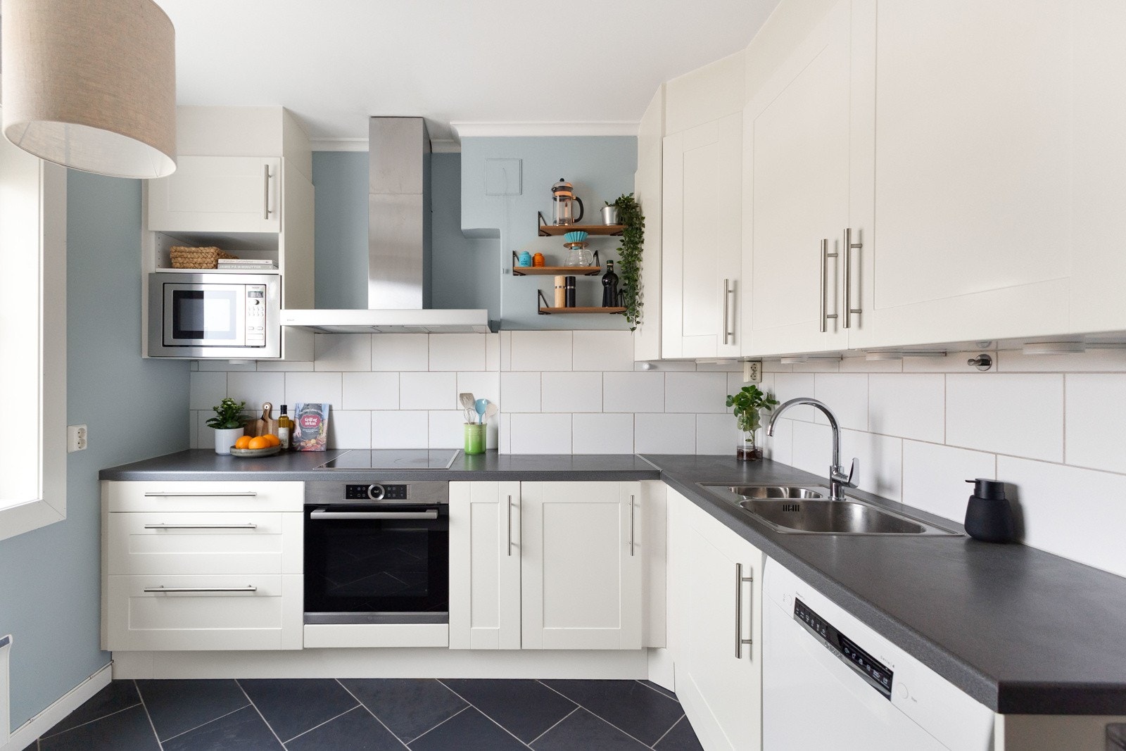 God benk- og skapplass Galleribilde