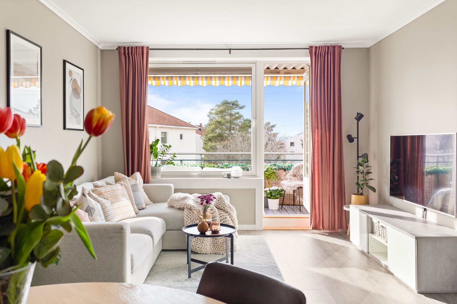 PrivatMegler Stefan Safri ønsker velkommen til Gråsteinveien 14 Galleribilde