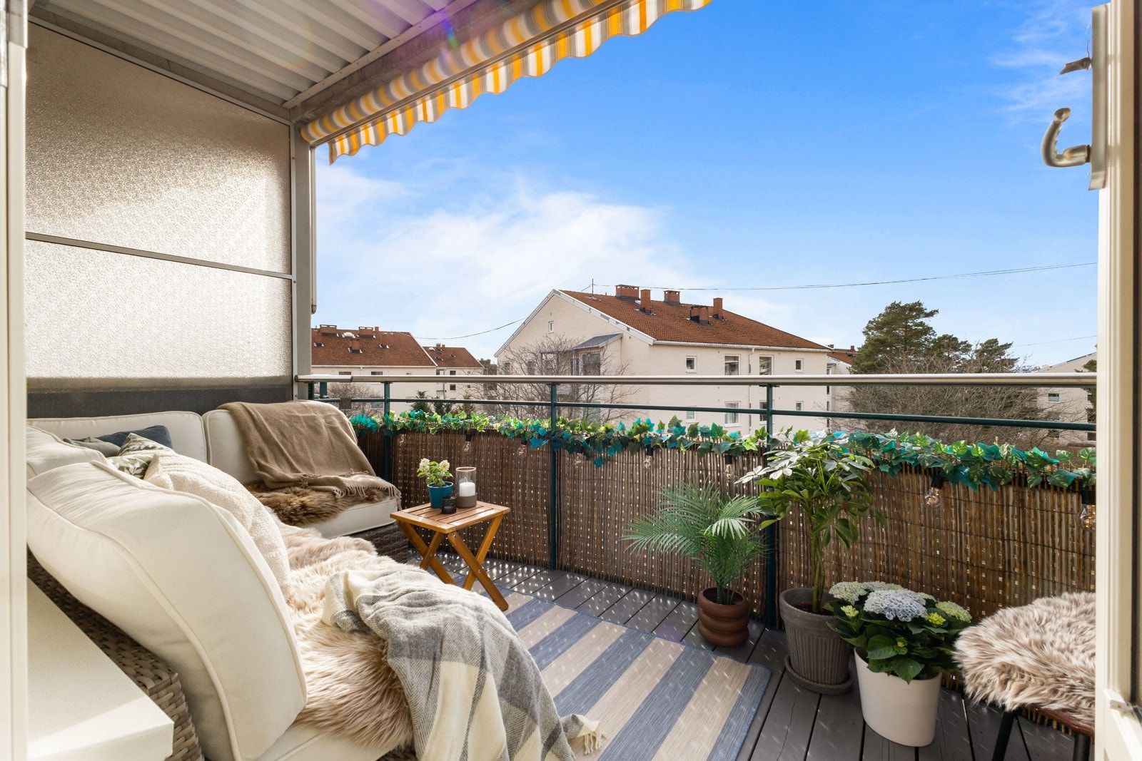 Stor, solrik vestvendt balkong på ca 7 kvm Galleribilde