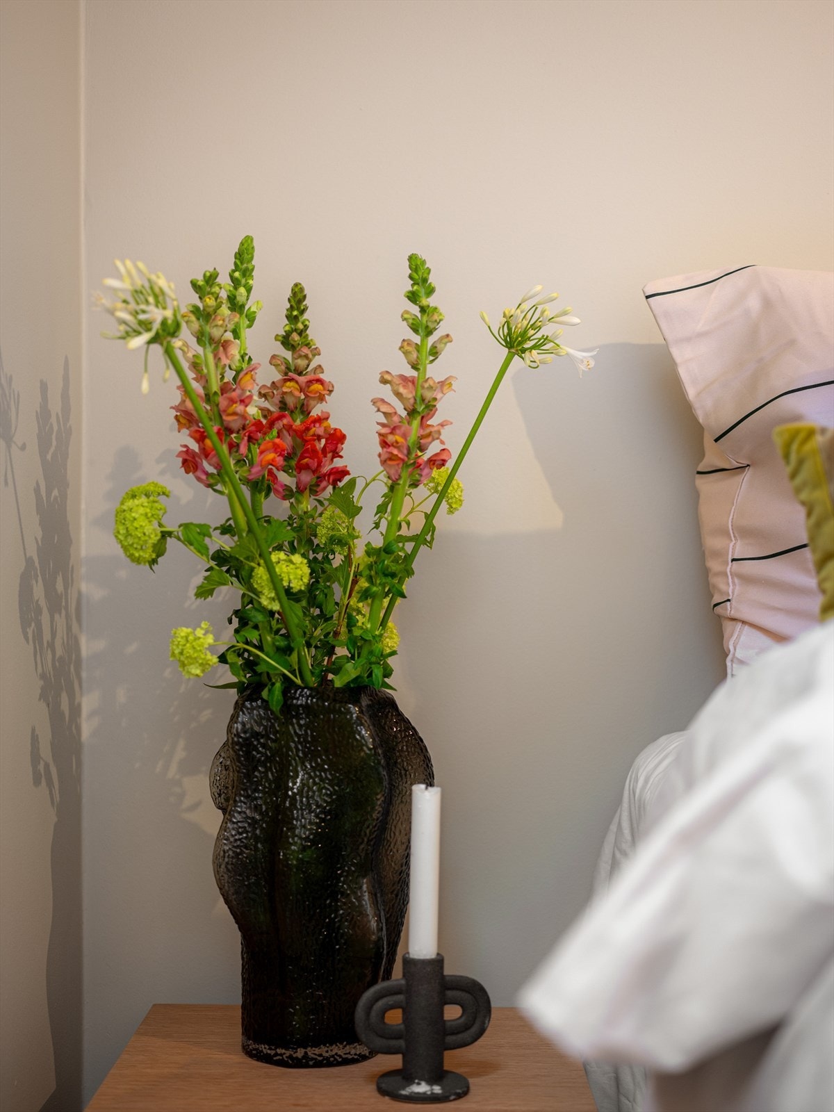 Den beige fargetonen er videreført nede i denne etasjen, og bidrar til et gjennomført og godt helhetsinntrykk. Galleribilde