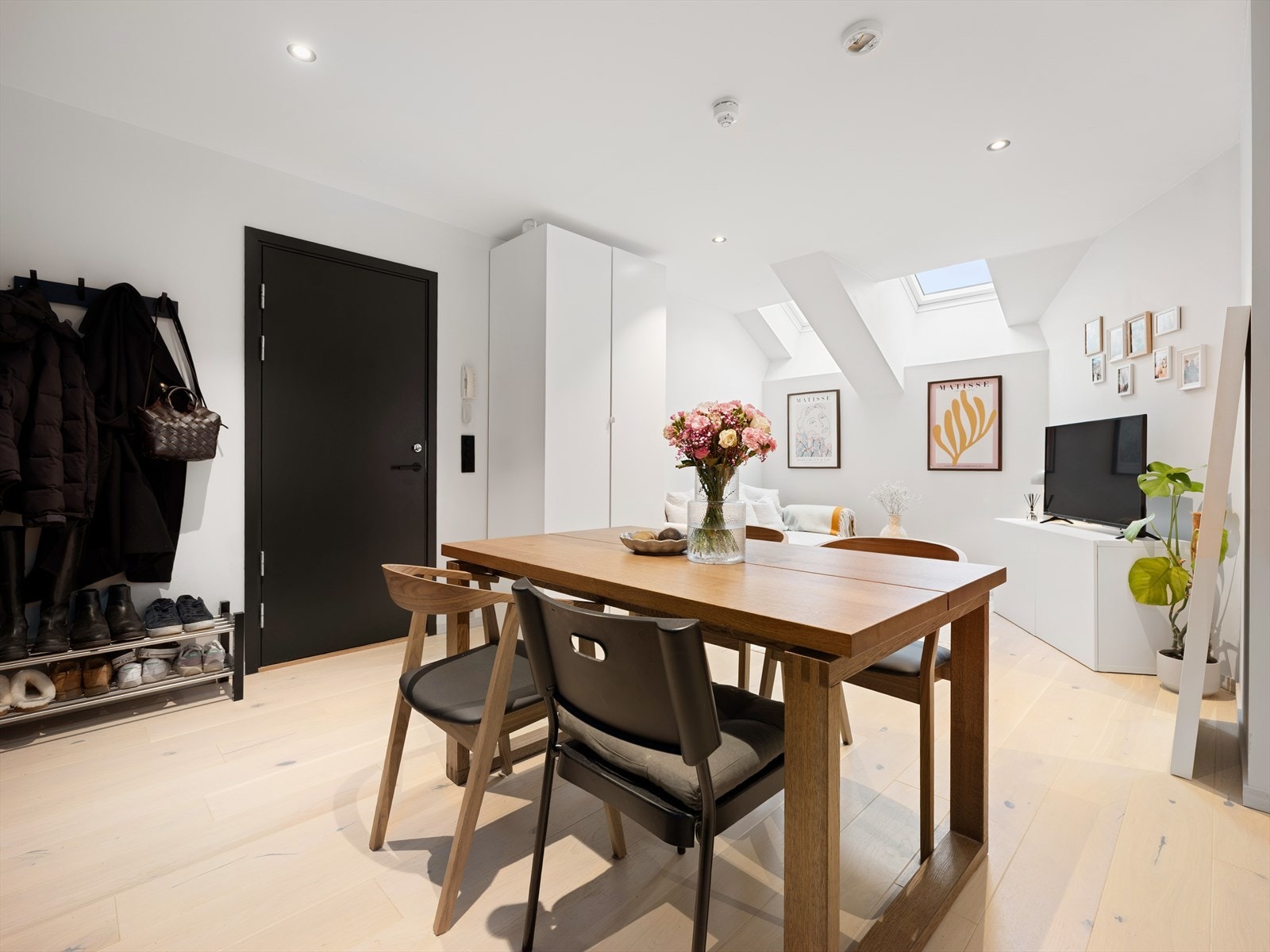 Takvinduene gir godt med naturlig lysinnslipp. Galleribilde