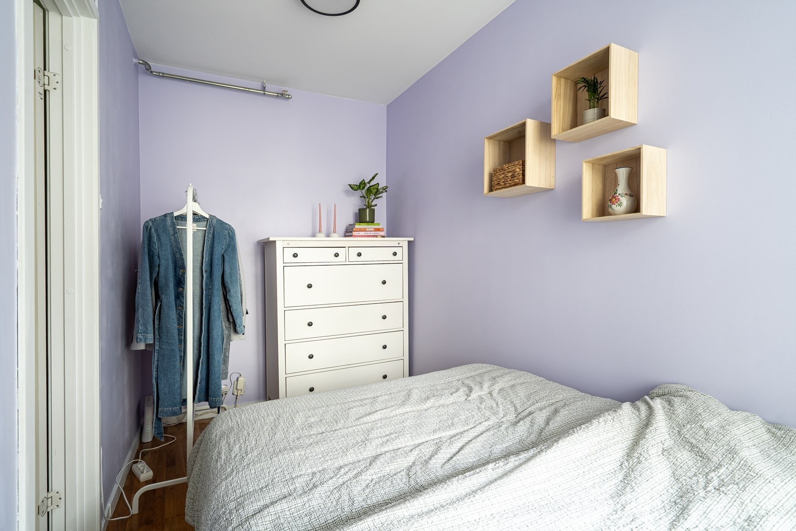 God plass til etablering av garderobeløsning etter eget behov. Galleribilde