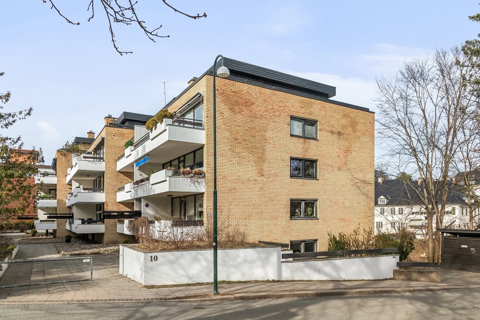 Fasade. Kjent arkitektur i dansk teglstein. Galleribilde