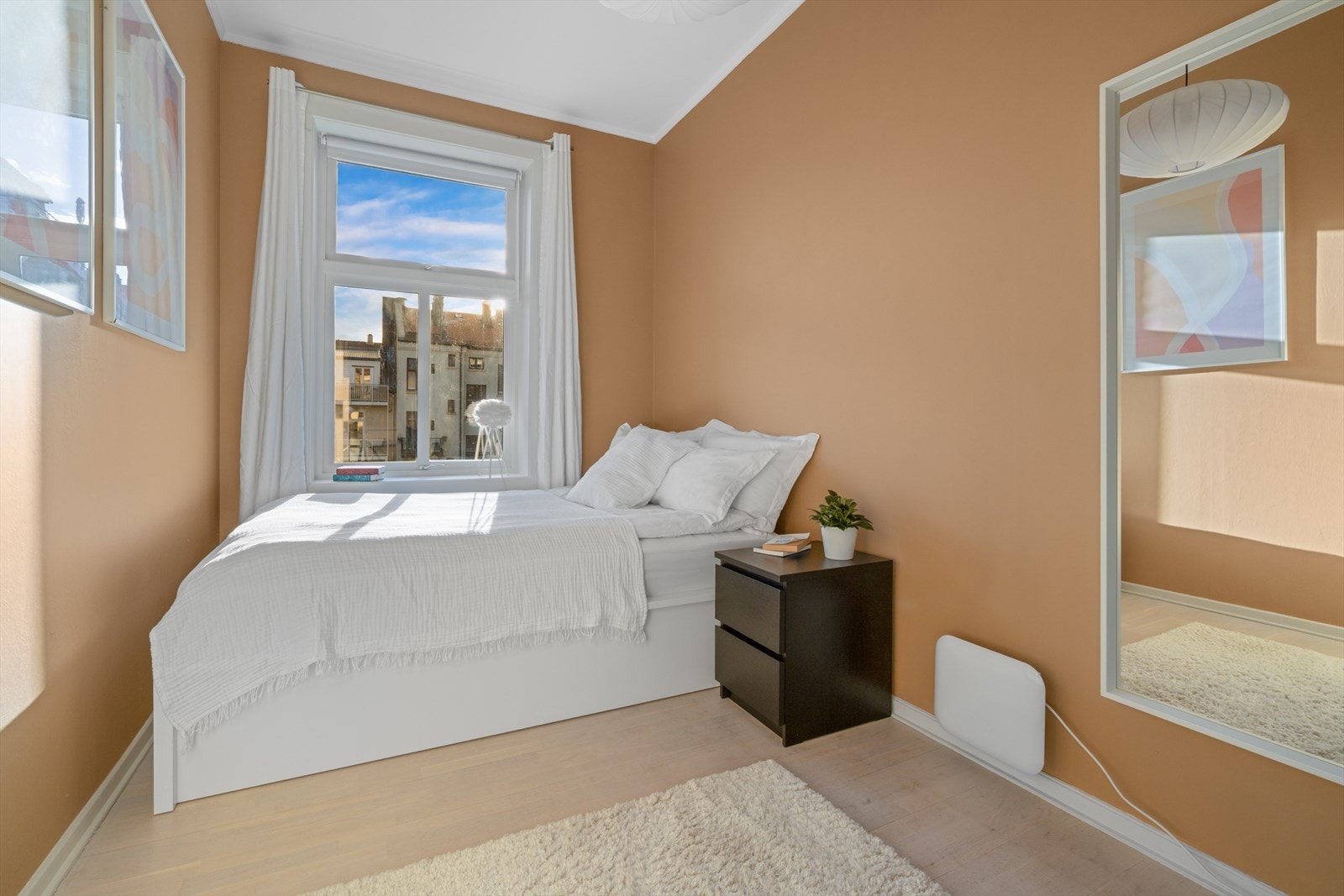 Rommet er vendt mot bakgården Galleribilde