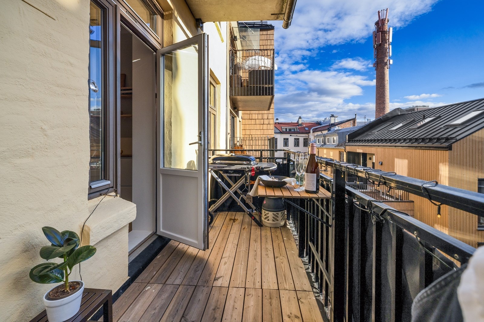 Balkongen er vendt mot et rolig område Galleribilde