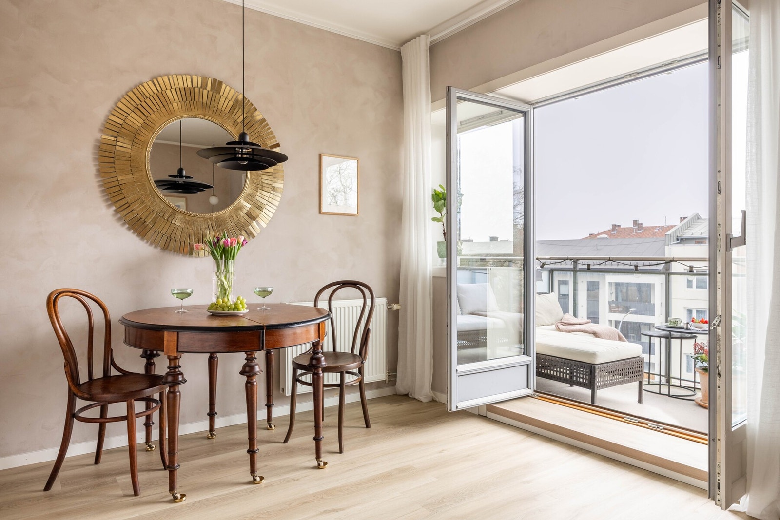 Innvendig er boligen lys og trivelig. Galleribilde