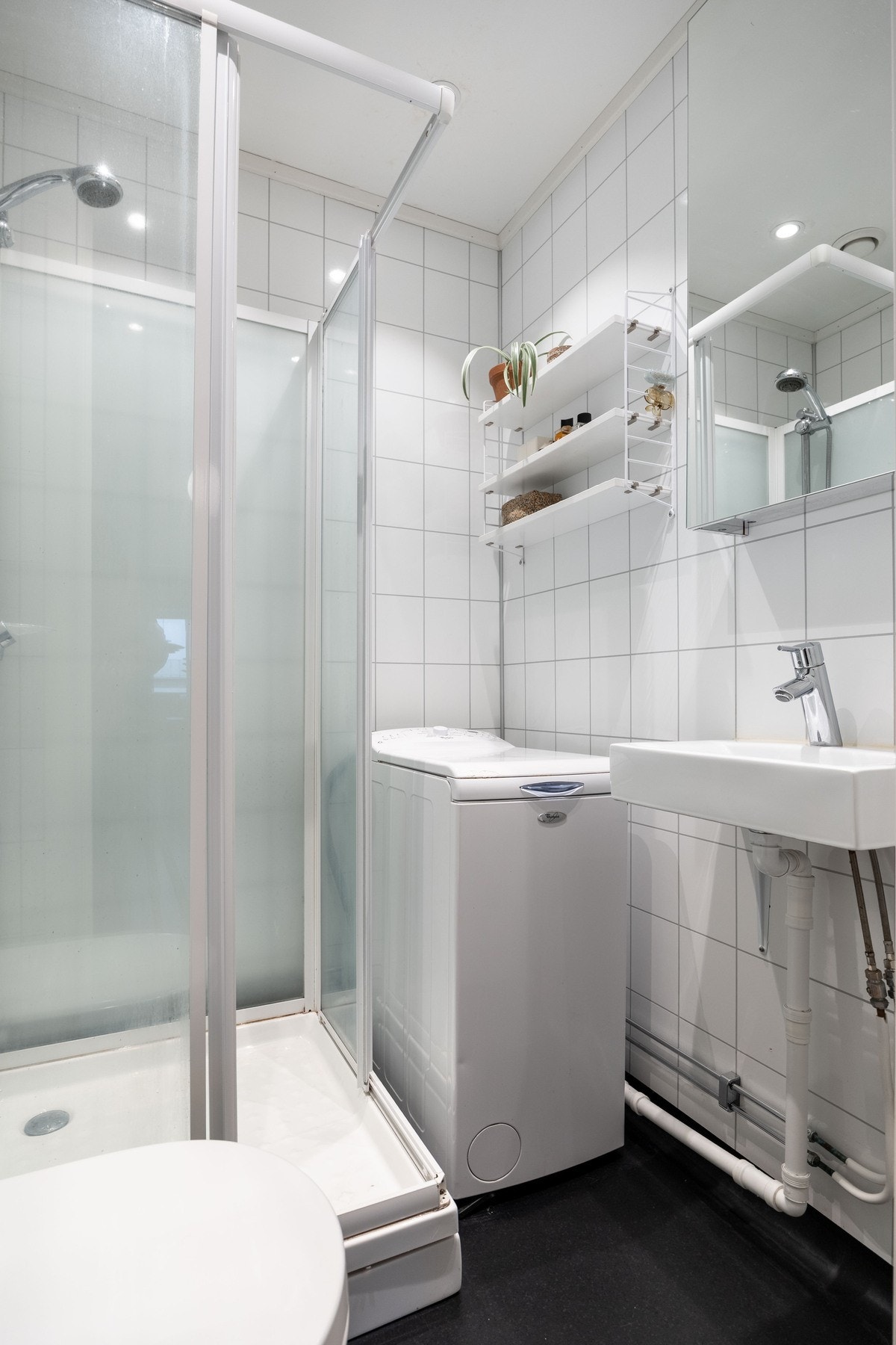 Videre har leiligheten et pent bad. Galleribilde