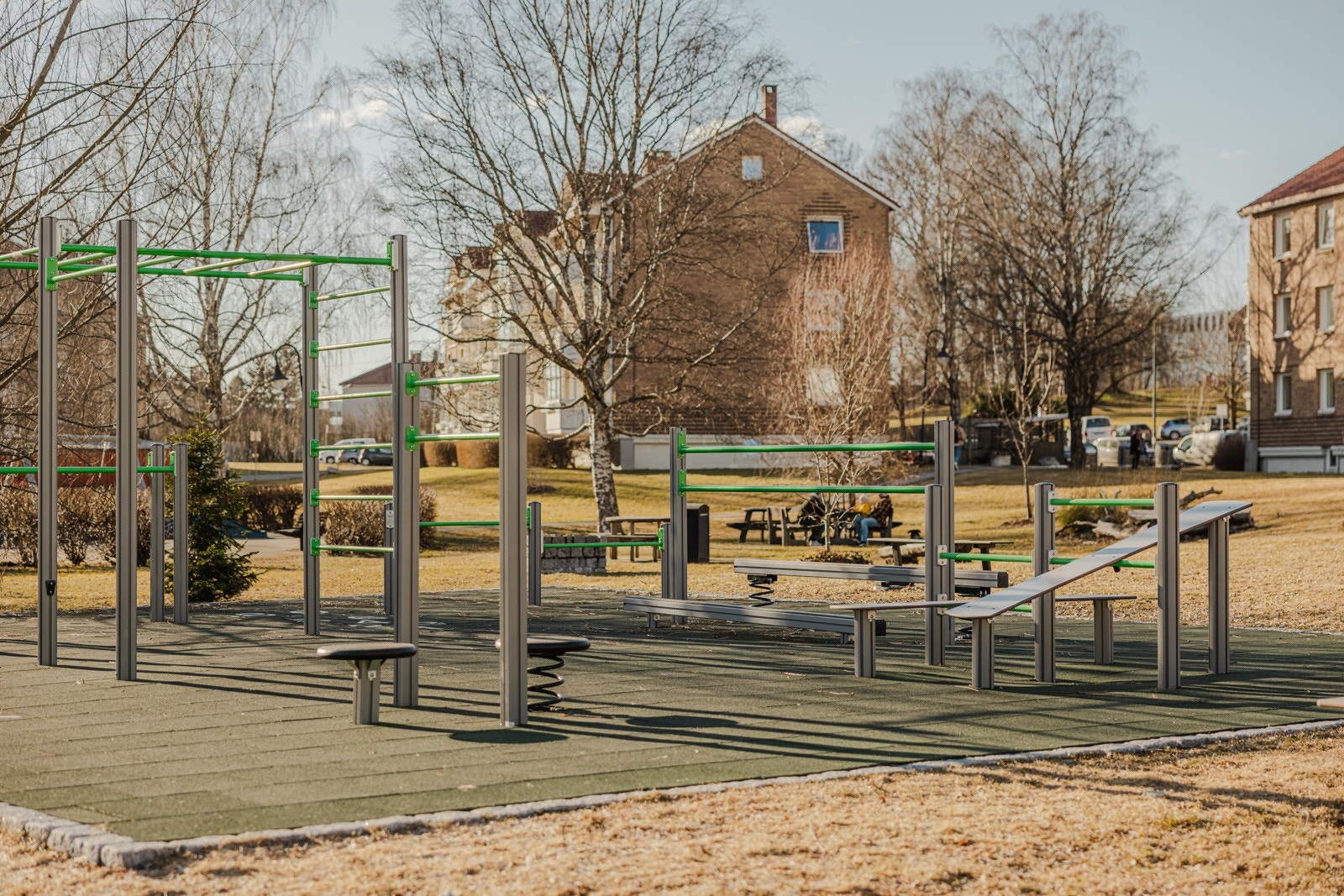 Fellesområdene har treningspark, samt lekeplasser for barn i borettslaget Galleribilde