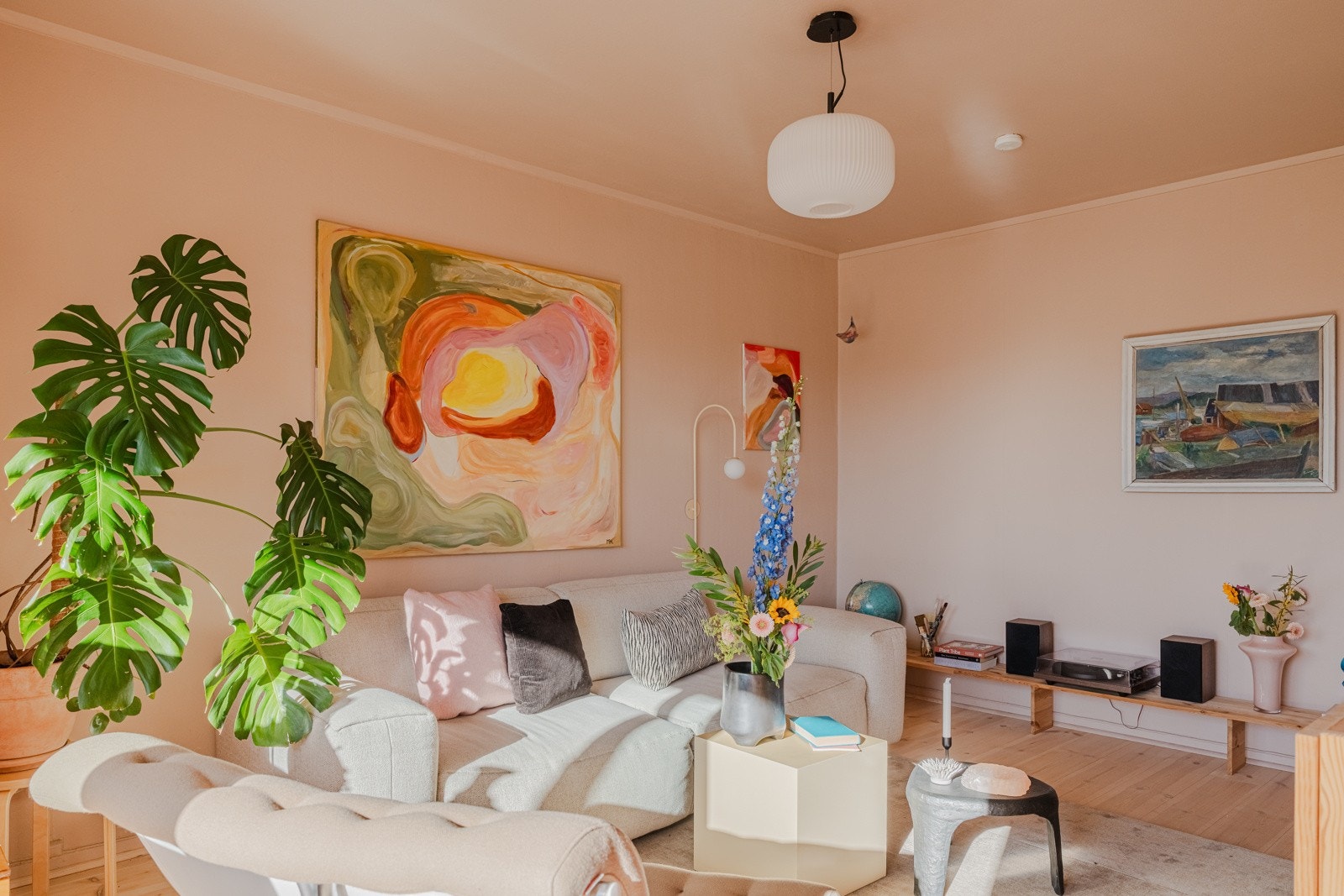 Det er montert nye Adax wifi panelovner på kjøkken og stue i 2018 Galleribilde