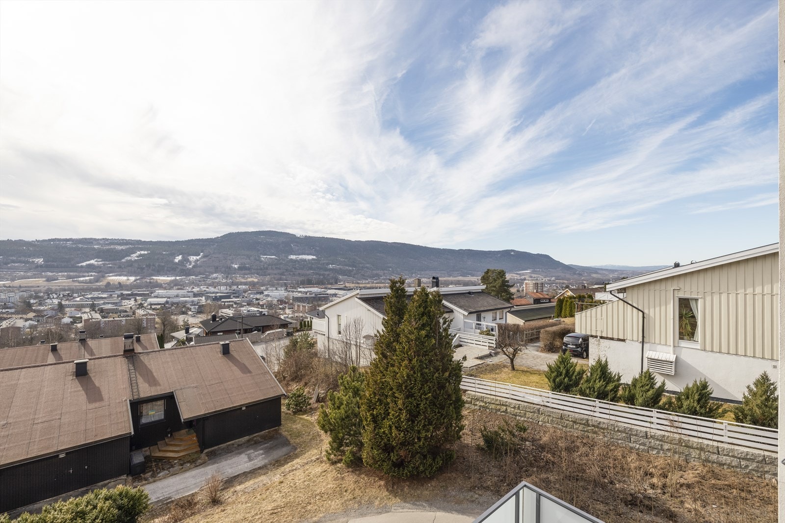 Kort vei til marka med gode turmuligheter sommer som vinter. Galleribilde