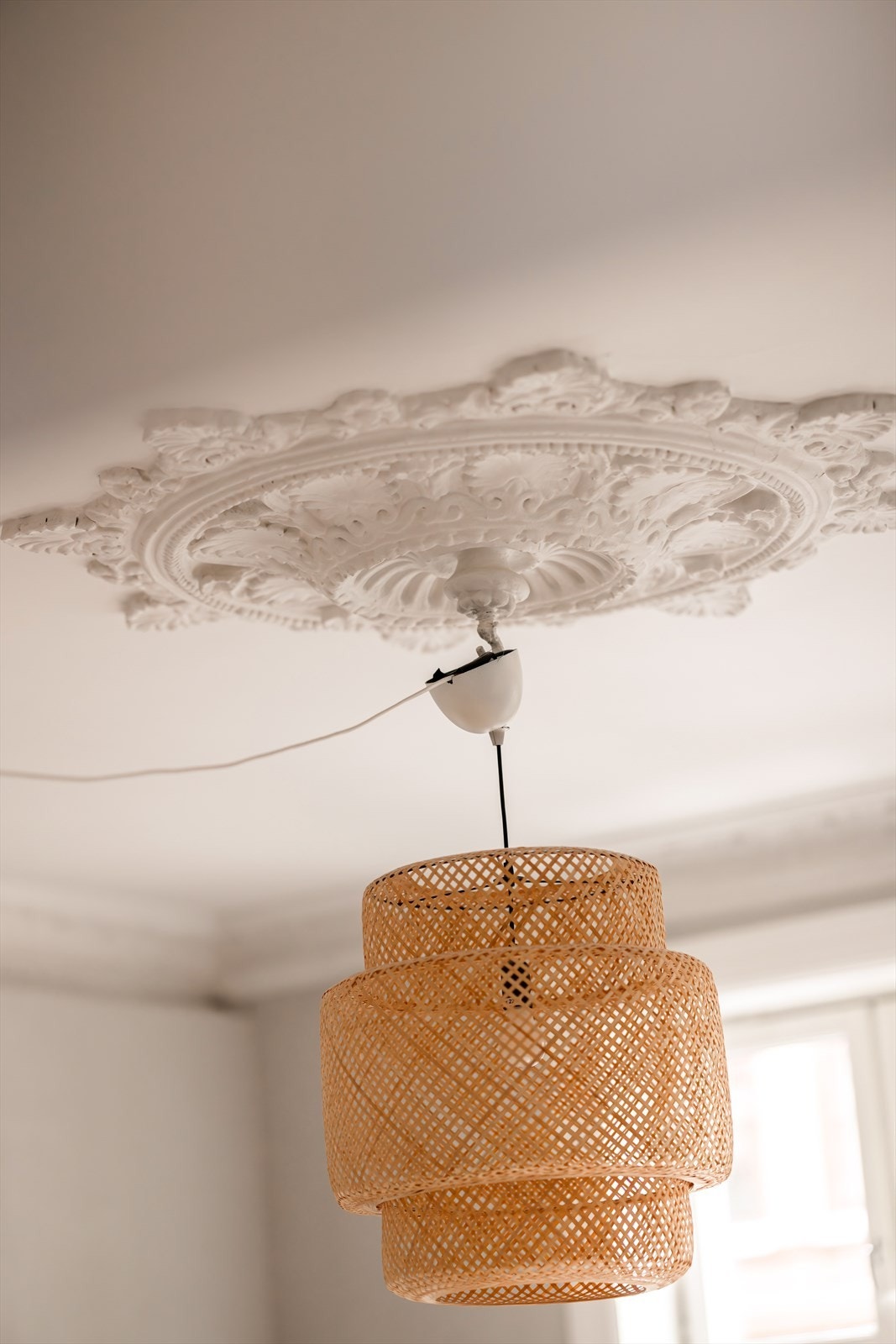 Nydelige detaljer med rosett og stukkatur Galleribilde