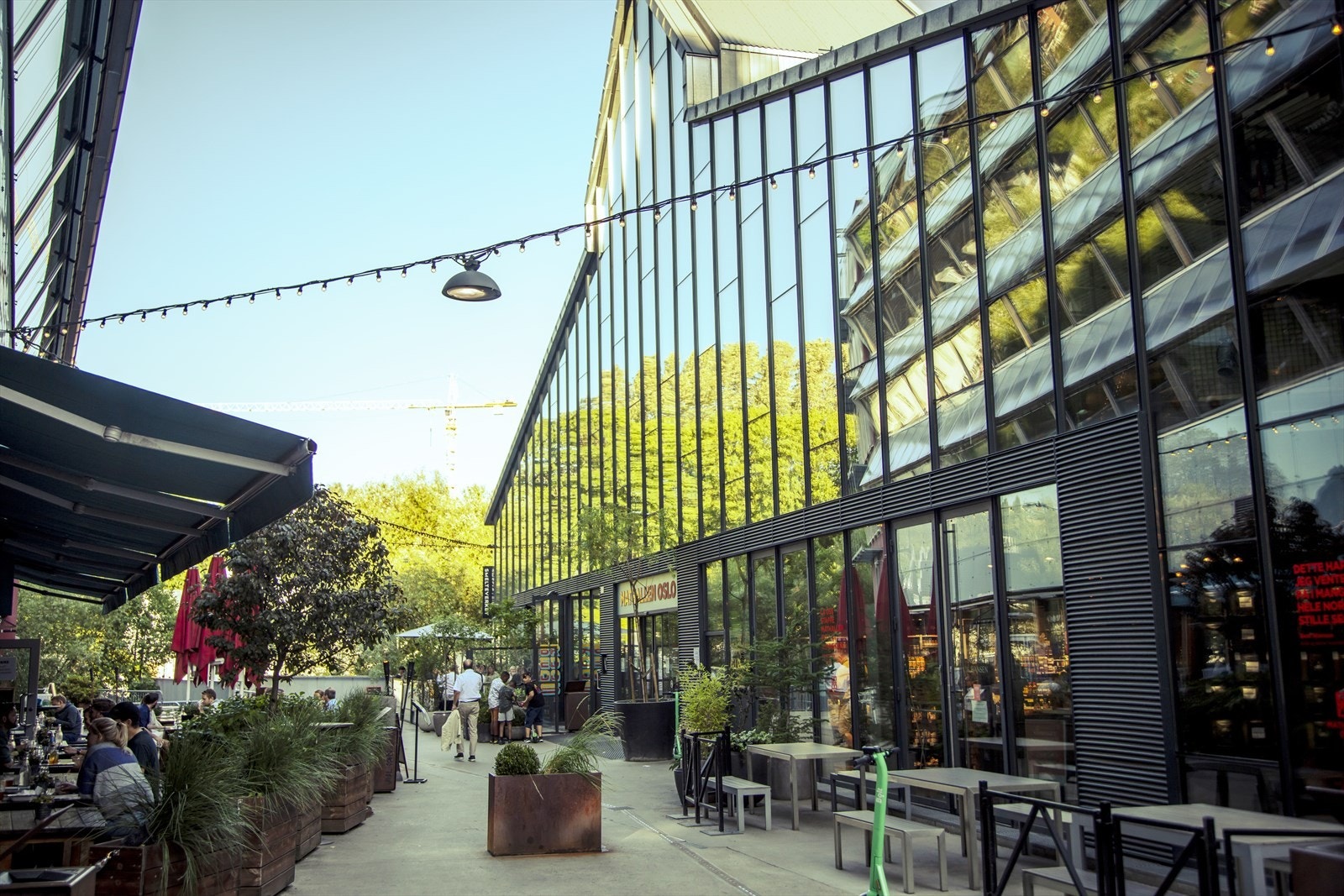 Nærområdet byr på et bredt utvalg av ulike shoppingmuligheter og serveringssteder Galleribilde