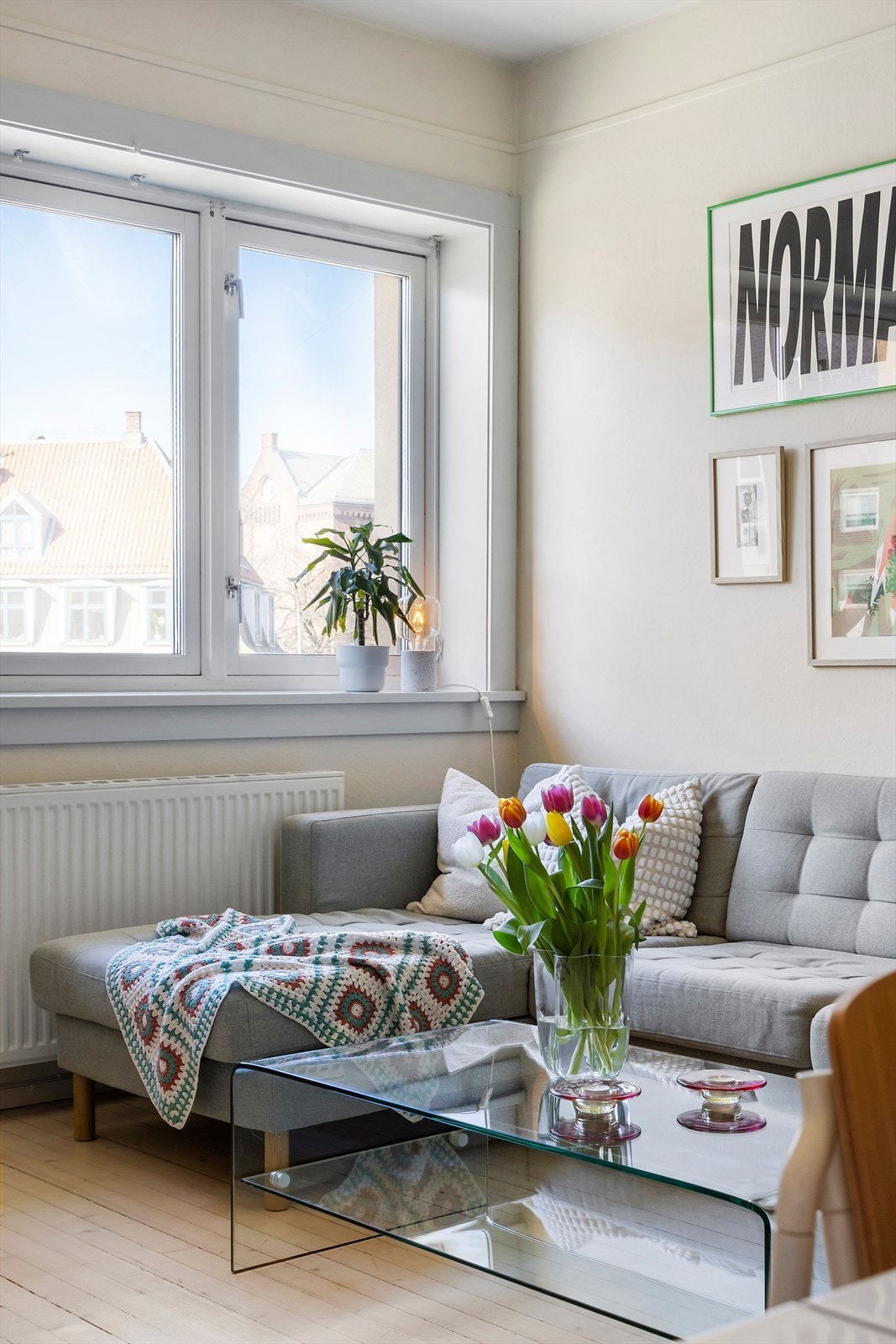 Videre kan leiligheten friste med originale tregulv, tiltalende fargevalg og en god takhøyde. Galleribilde