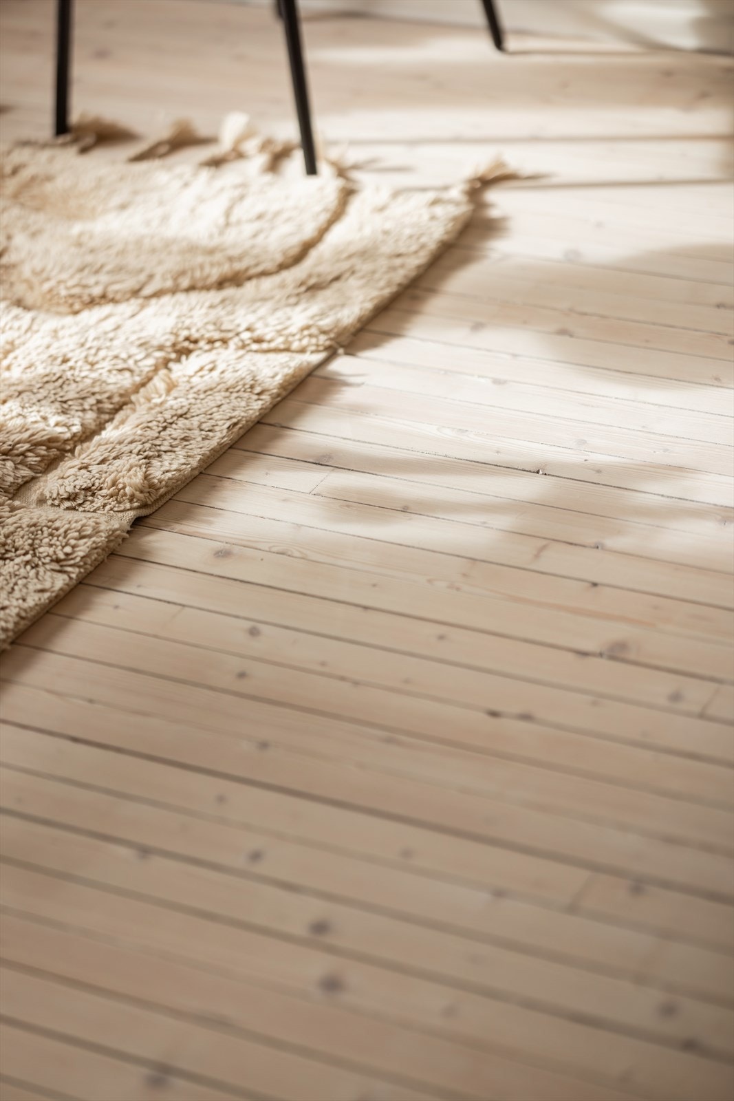 Sjarmerende, originale tregulv. Nyslipte og behandlet med hvitpigmentert olje. Galleribilde