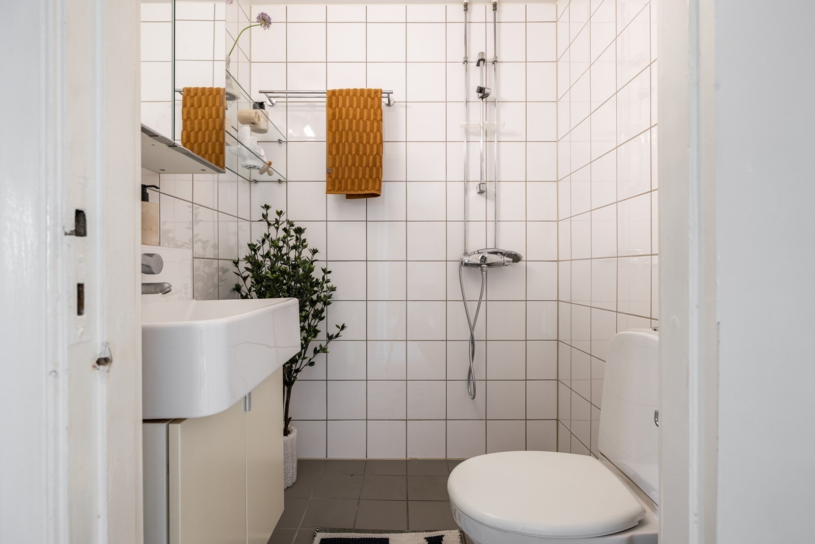 Flislagt bad pusset opp i regi av borettslaget i 2005-2006 Galleribilde