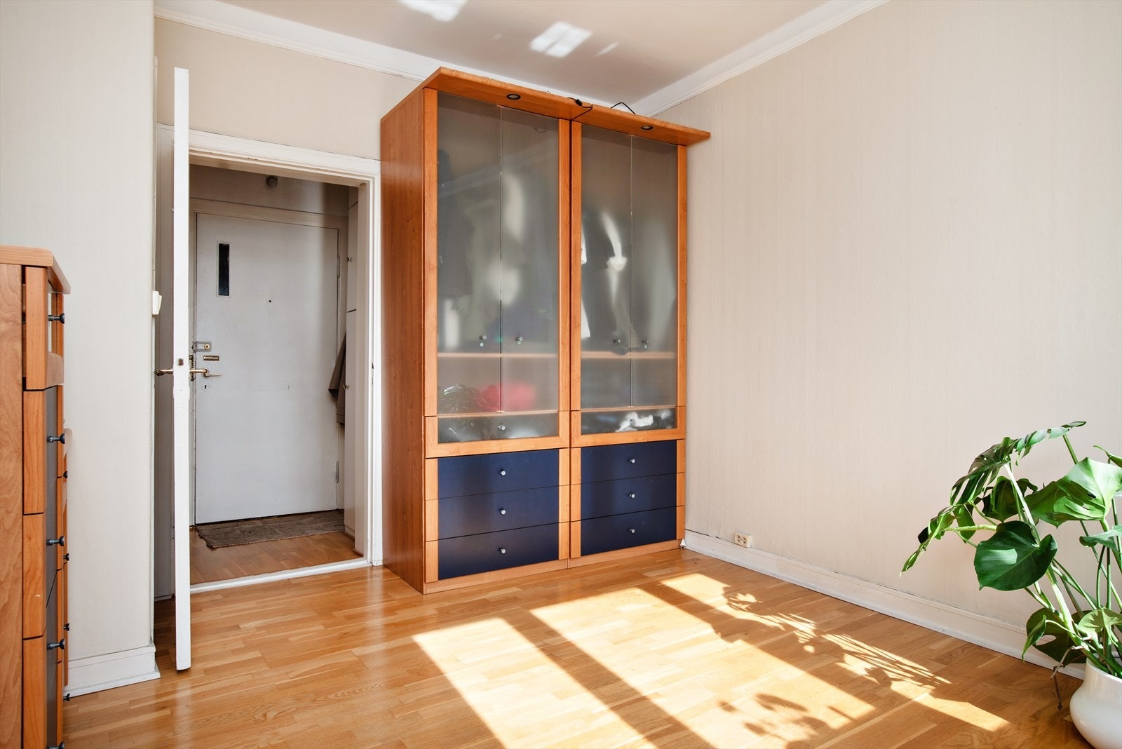 Det andre soverommet har garderobeskap Galleribilde