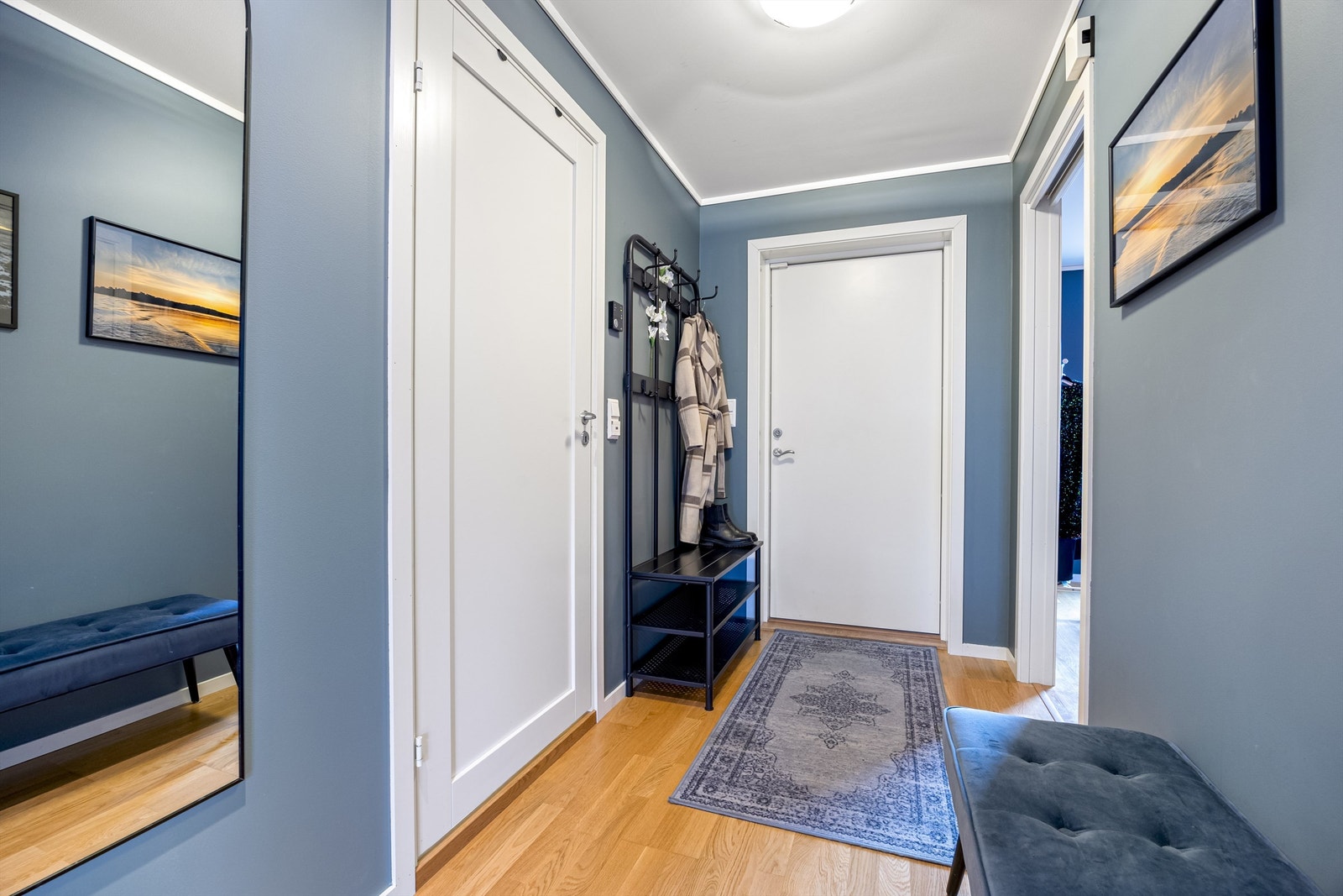 Fin entré med plass til yttertøy Galleribilde