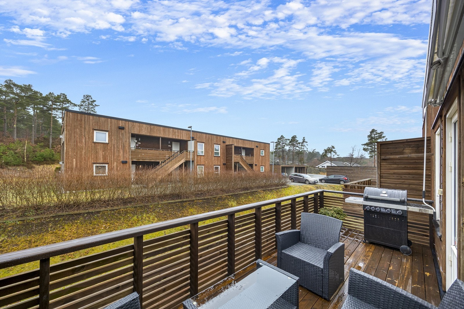 Solen skinner på balkongen fra ca. kl. 10:00 til kl. 20:00 om sommeren Galleribilde