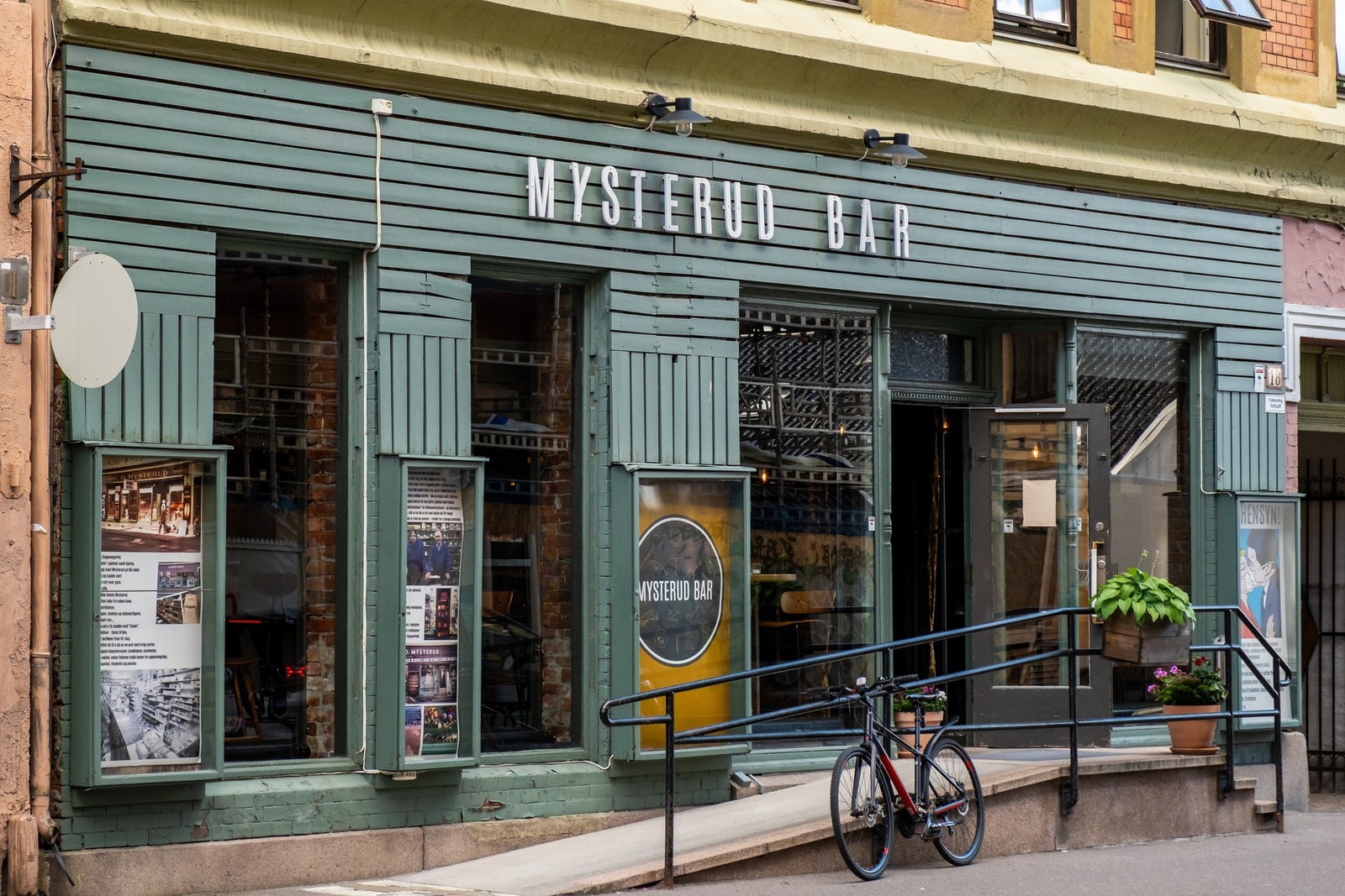 Mysterud Bar er den lokale, intime nabolagsbaren med lokal øl, ostefat og chips. Galleribilde