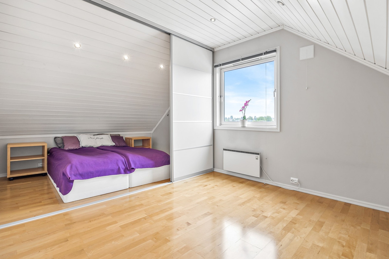 Trekkerør for surround høyttalere i stue og på loft samt trekkerør for projektor på loft Galleribilde